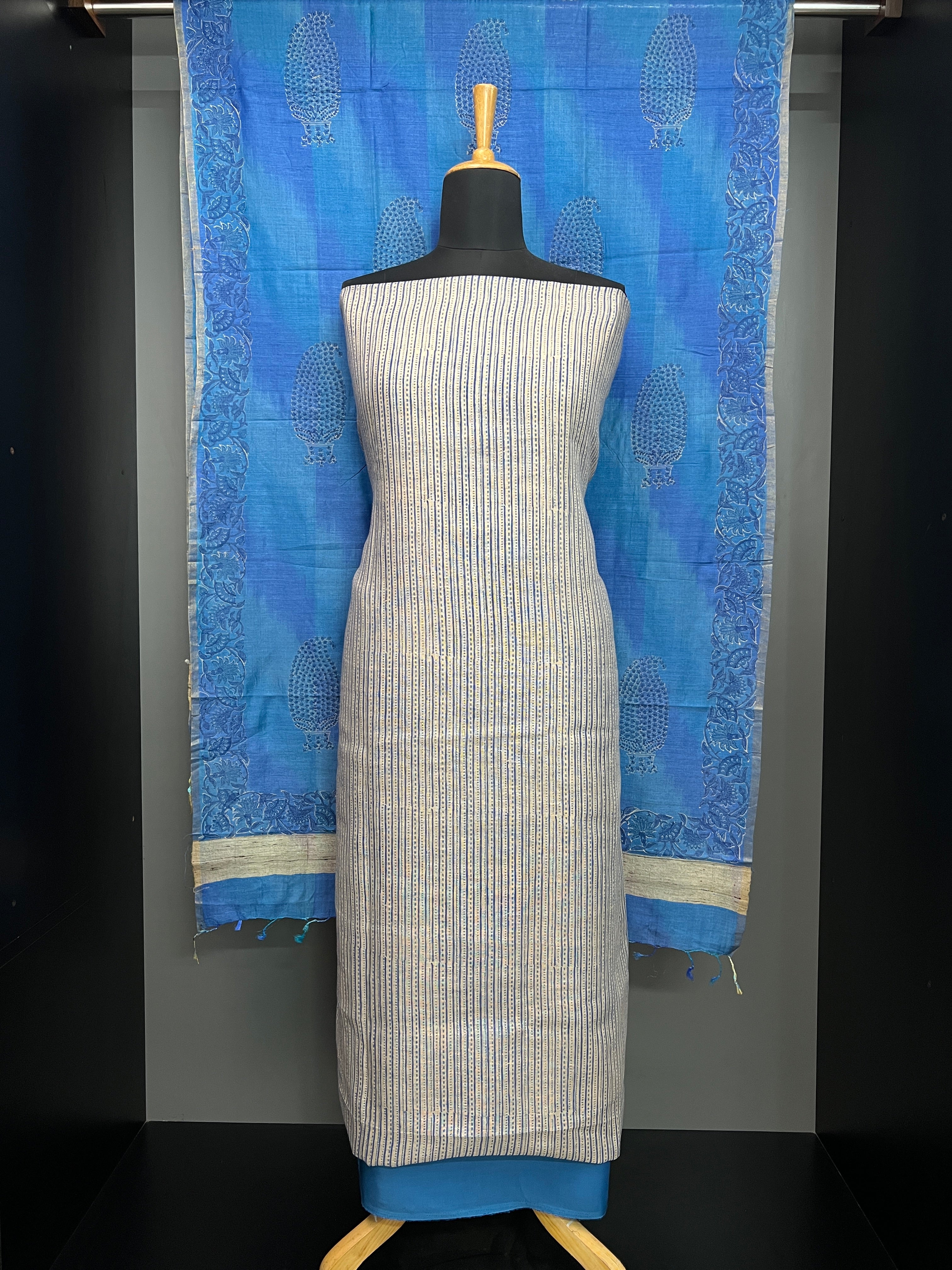 Stripe Pattern Print Detailed Pure Linen Salwar Set | HE148