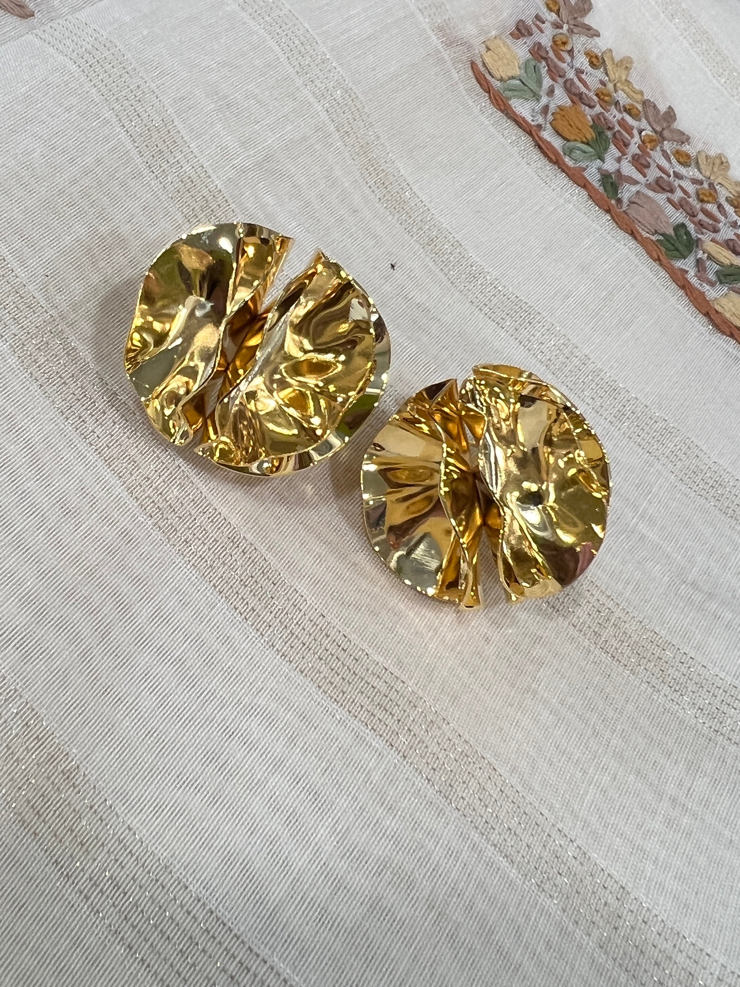 Royal Crinkle Statement Earrings | JE170
