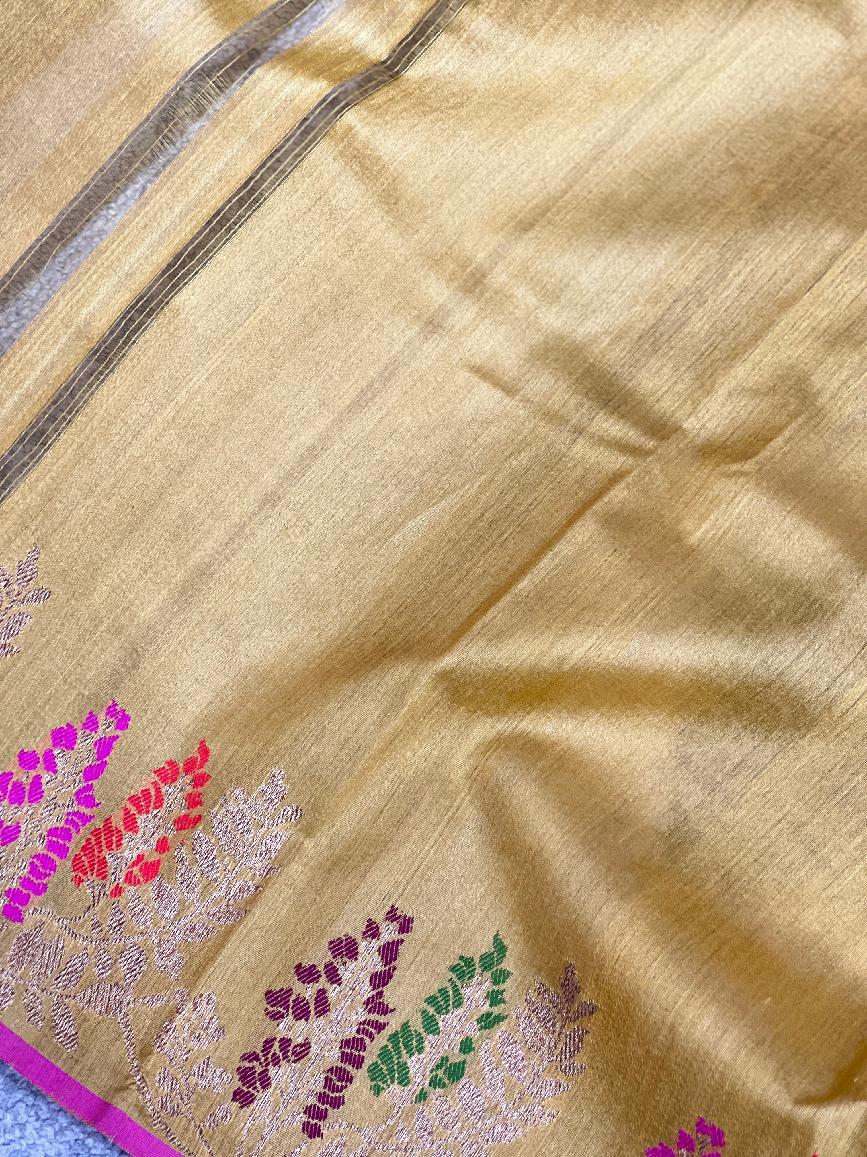 Zari And Thread Woven Tussar Banarasi Saree | YNG602
