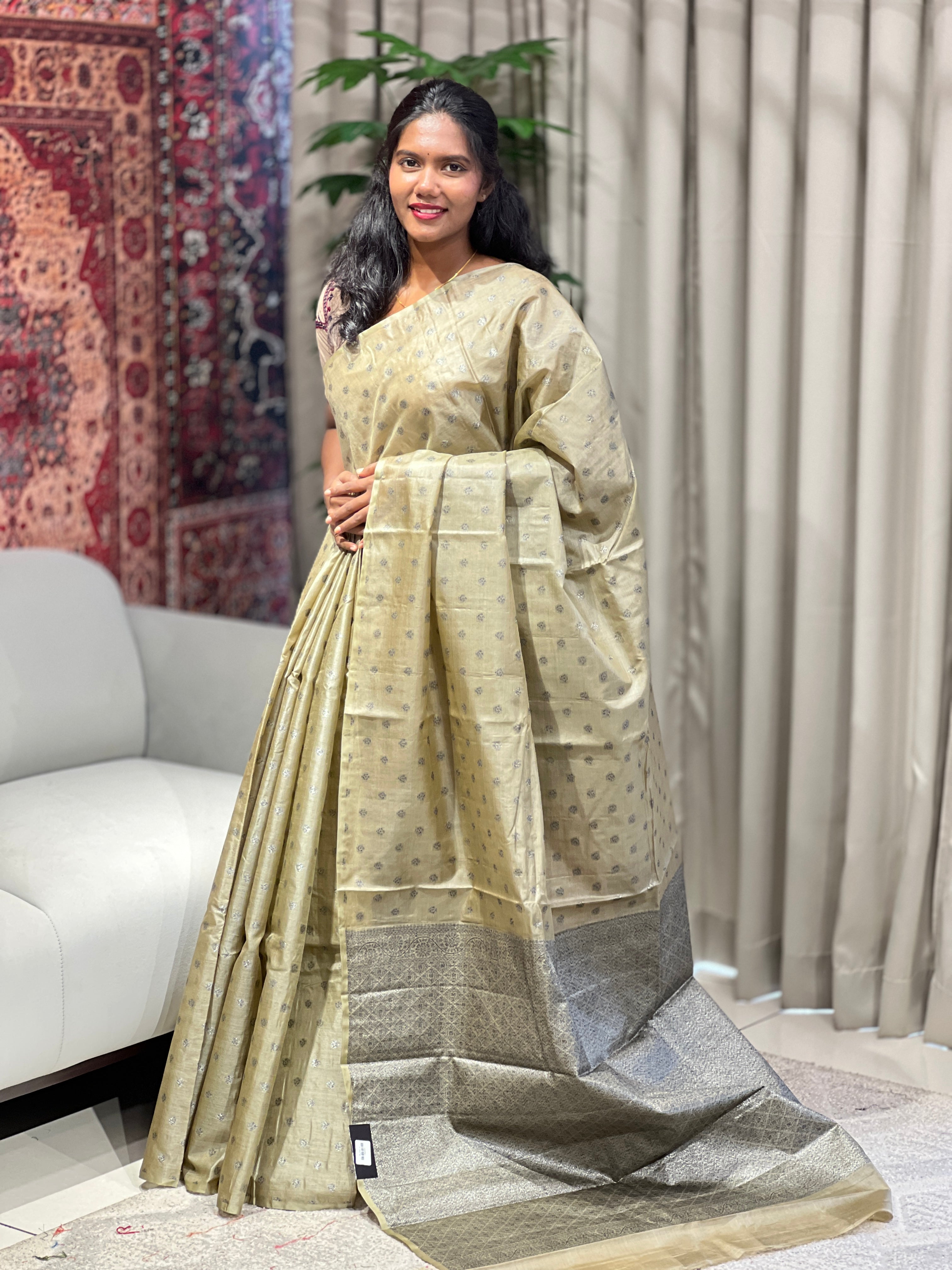 Black Yarns and Zari Woven Tussar Banarasi Saree | YNG620