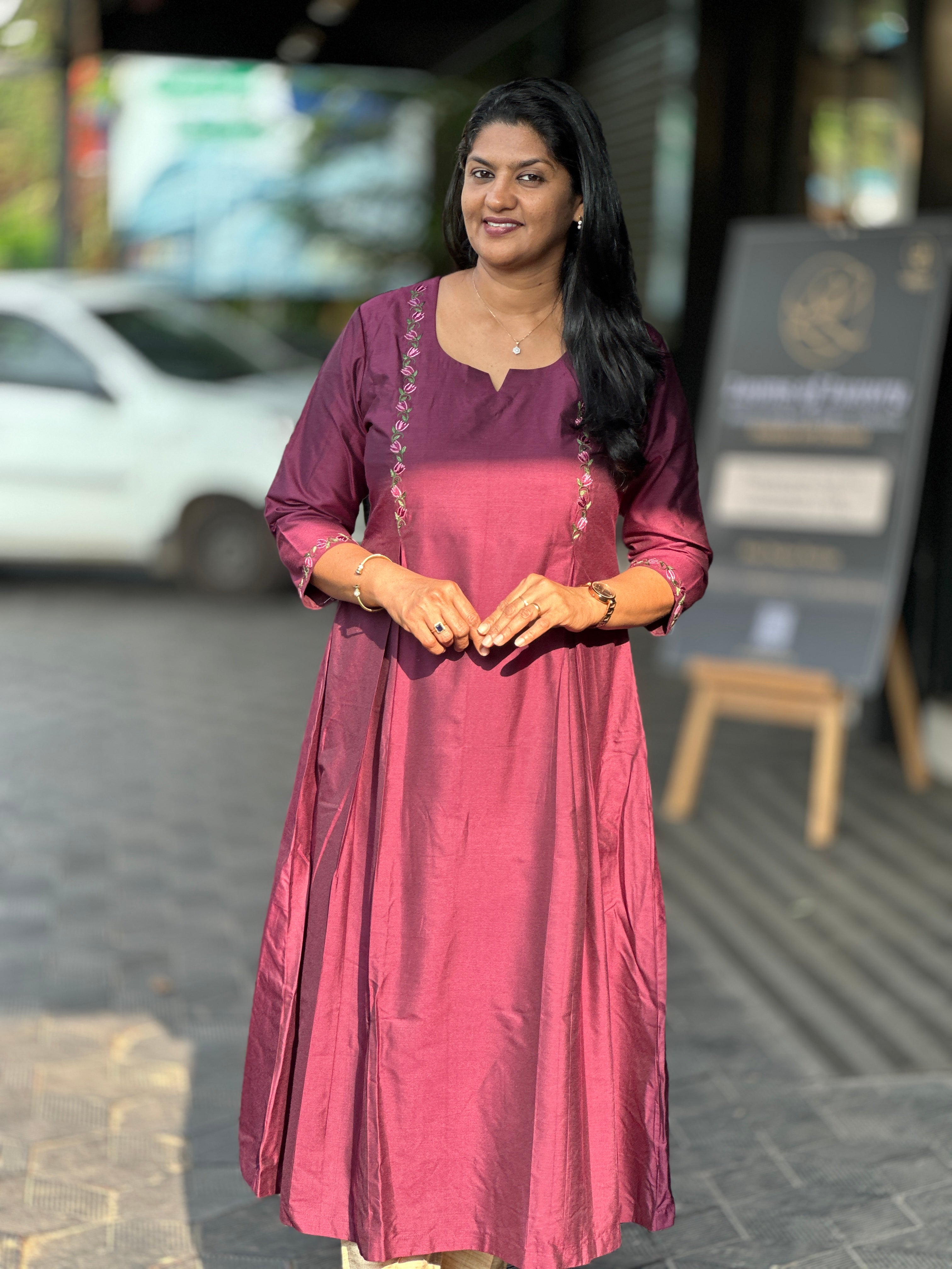 Floral Embroidery Detailed Spun Silk Kurta | DN792