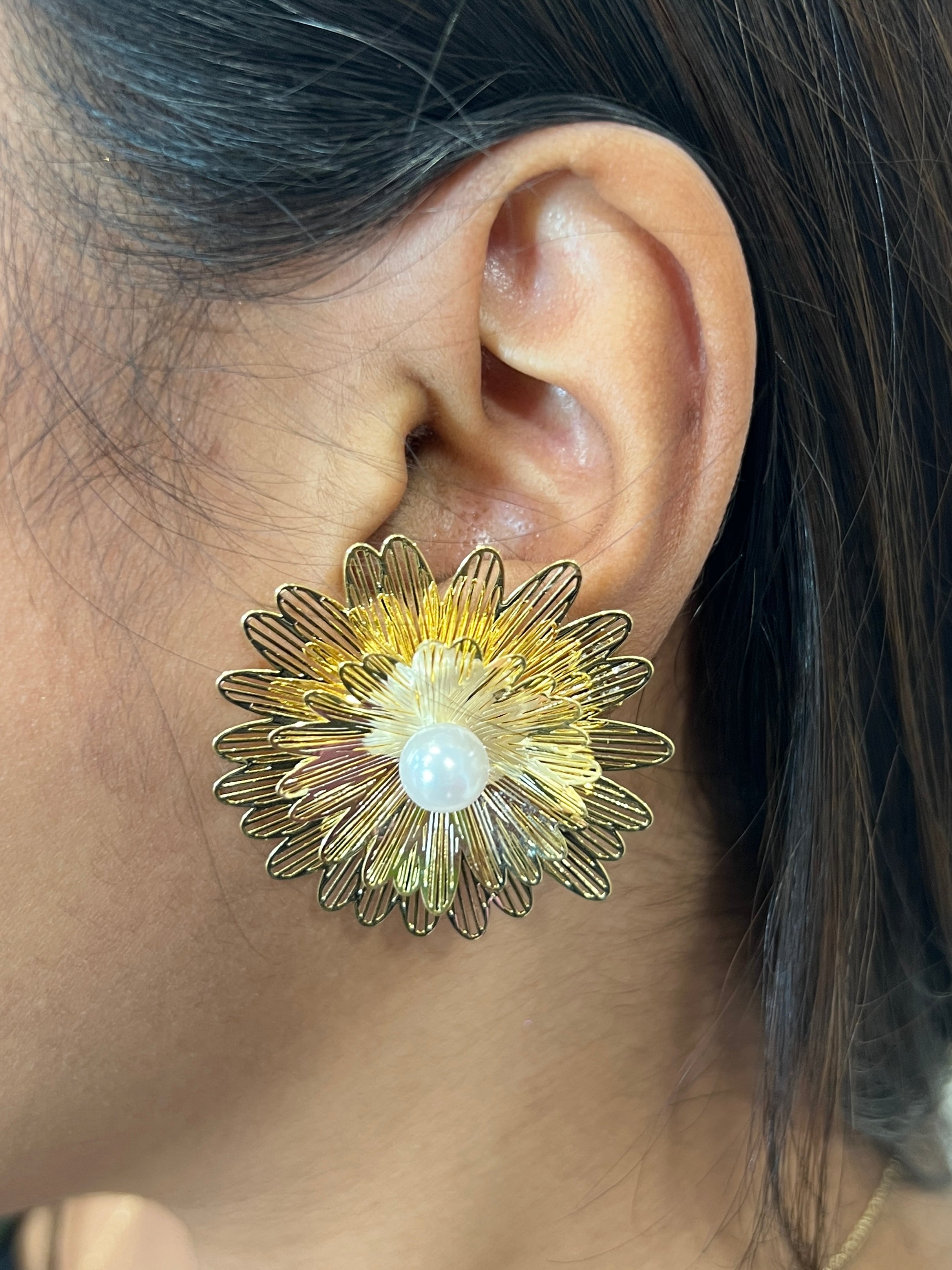 Golden Bloom Pearl Earrings | JE174