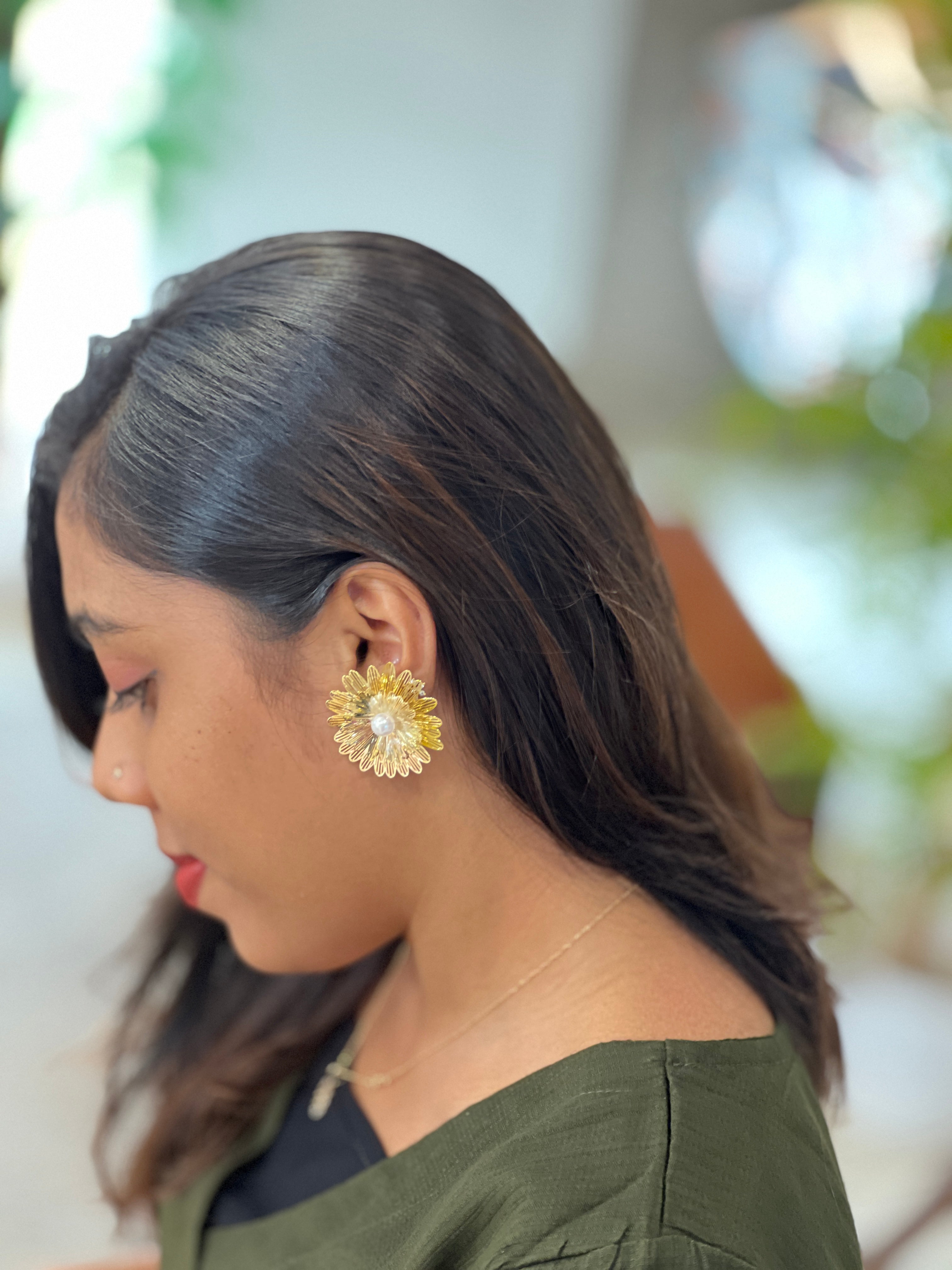 Golden Bloom Pearl Earrings | JE174
