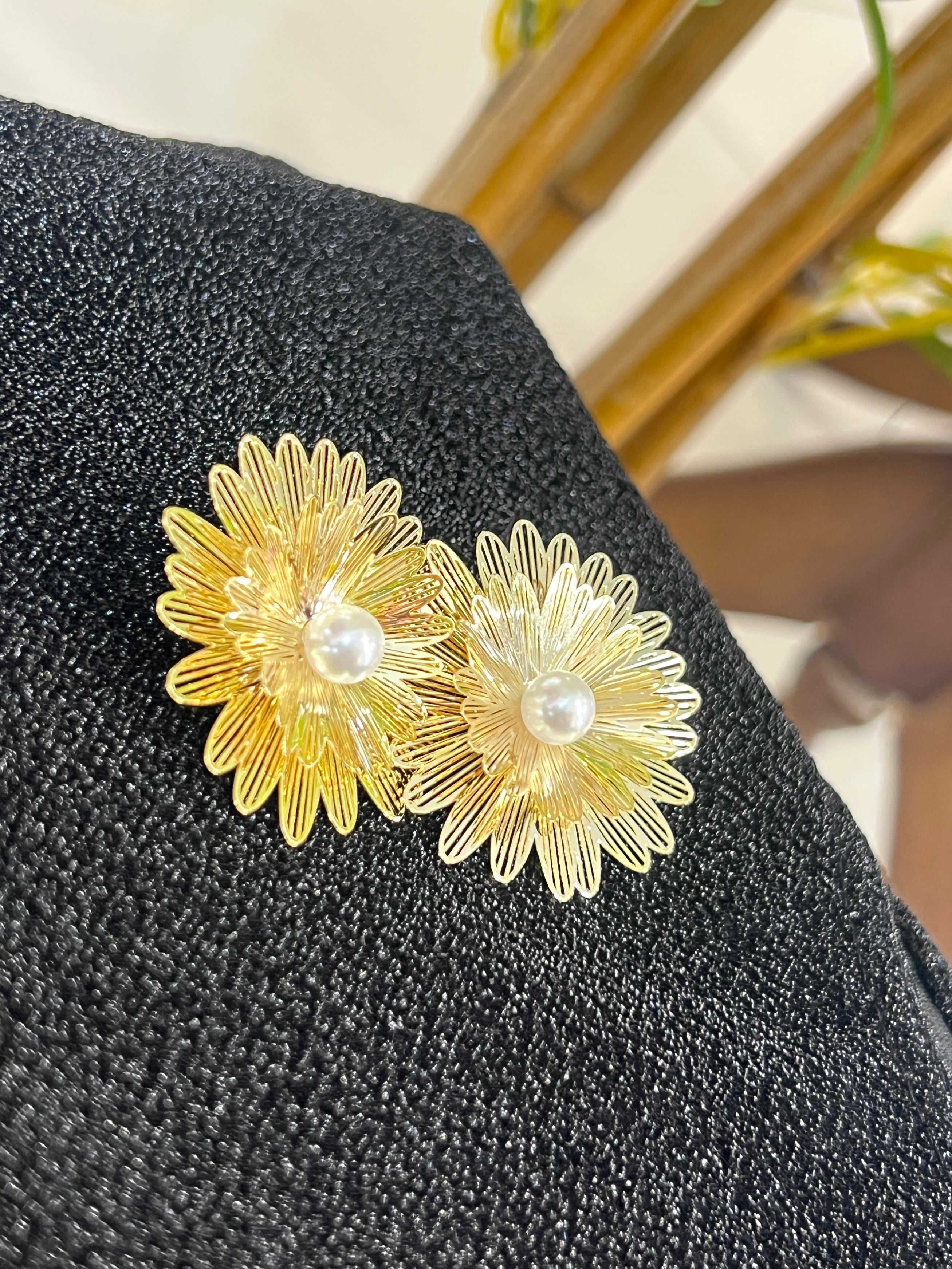 Golden Bloom Pearl Earrings | JE174