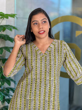 Geometric Print Detailed Cotton Kurta | RMLA105