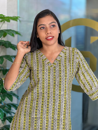 Geometric Print Detailed Cotton Kurta | RMLA105