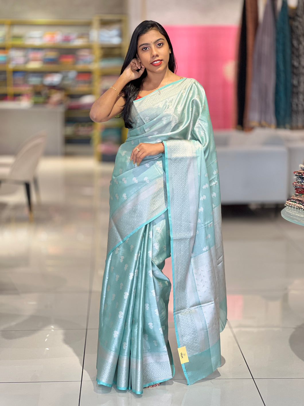 Zari Weaved Floral Patterned Banarasi Saree | NN373