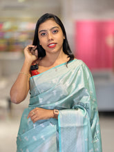 Zari Weaved Floral Patterned Banarasi Saree | NN373