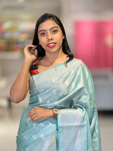 Zari Weaved Floral Patterned Banarasi Saree | NN373