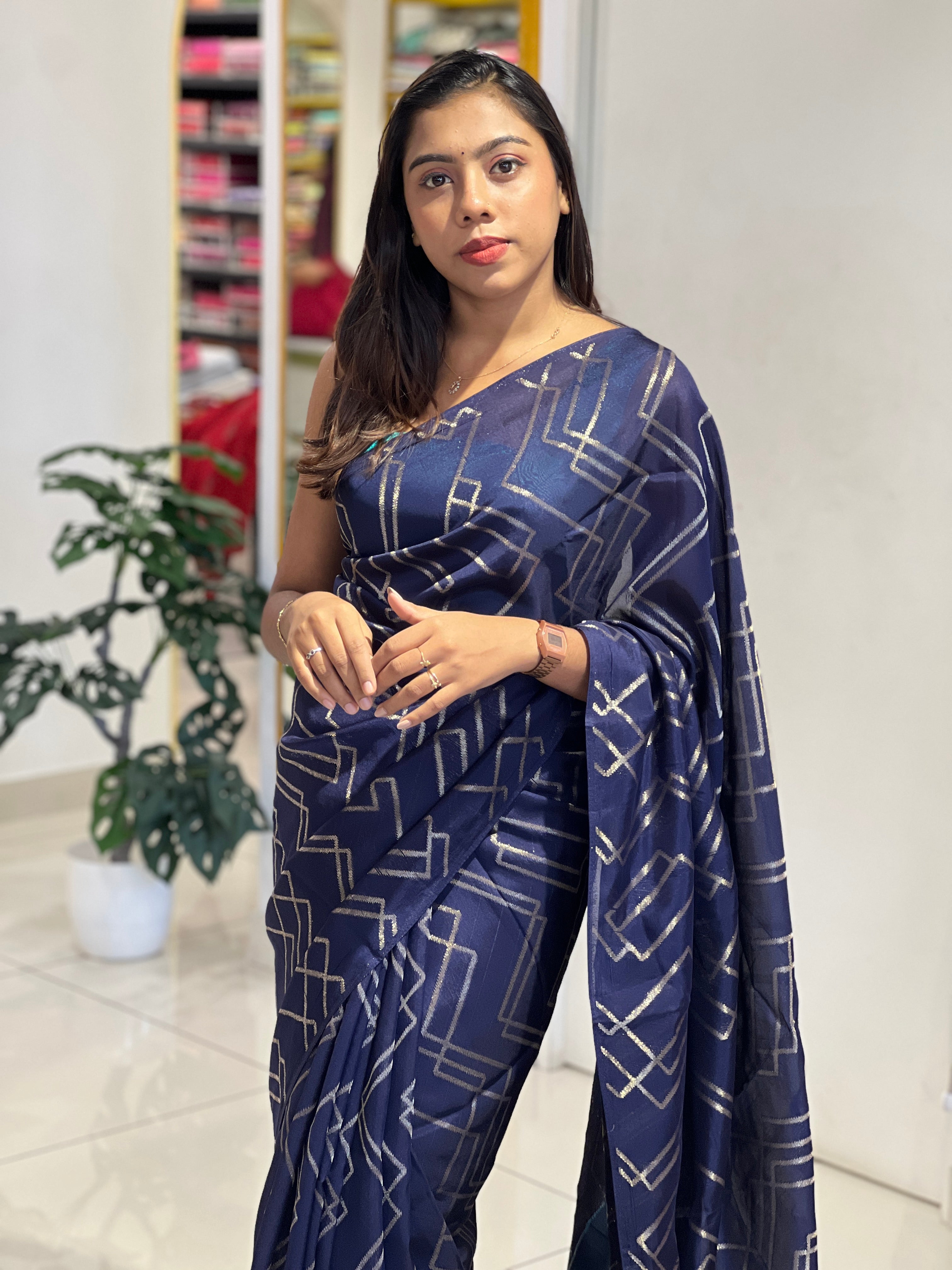 Zari Geometrical Patterned Banarasi Silk Saree | YNG643