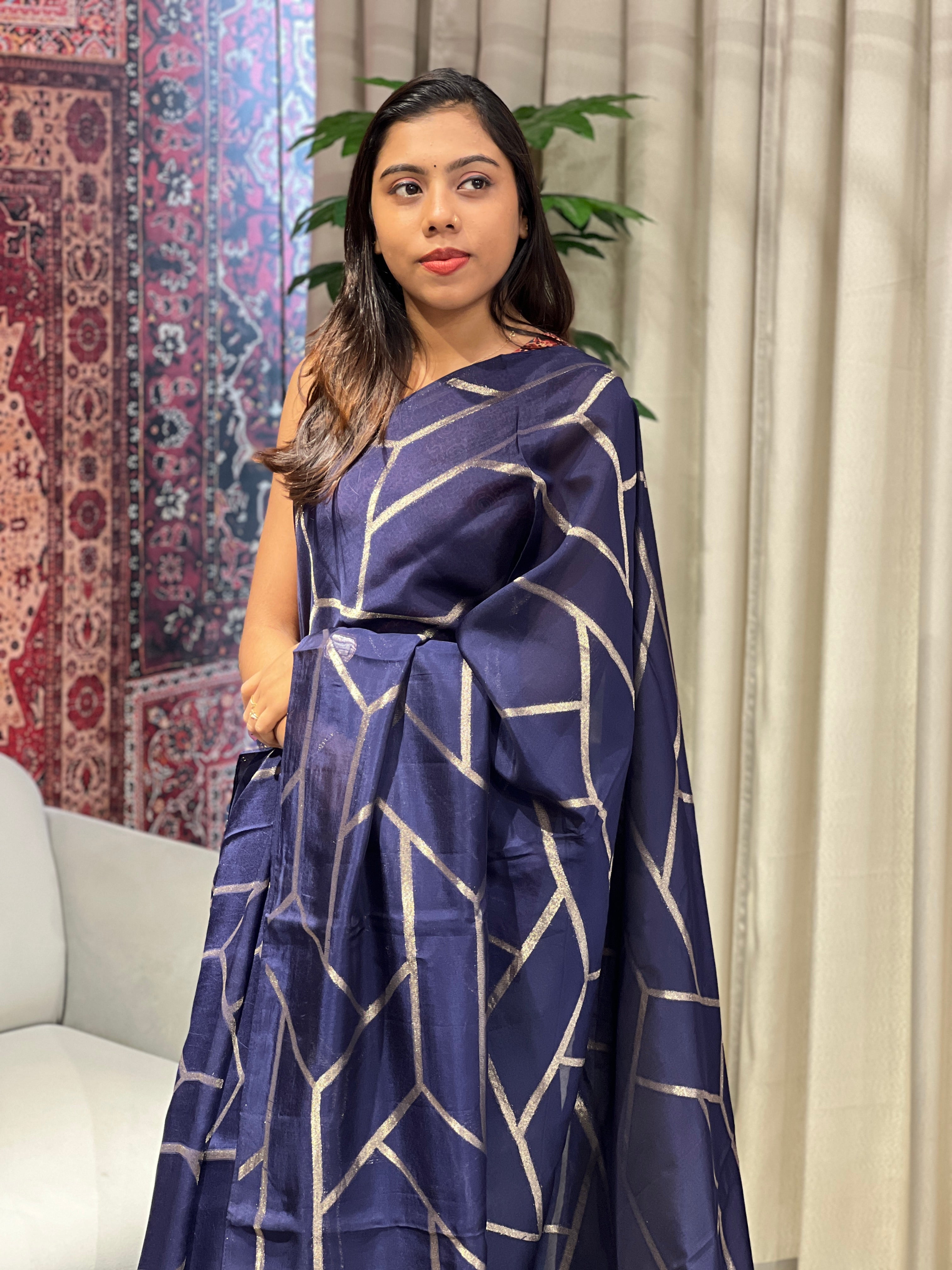 Zari Woven Geometric Patterned Banarasi Silk | YNG641