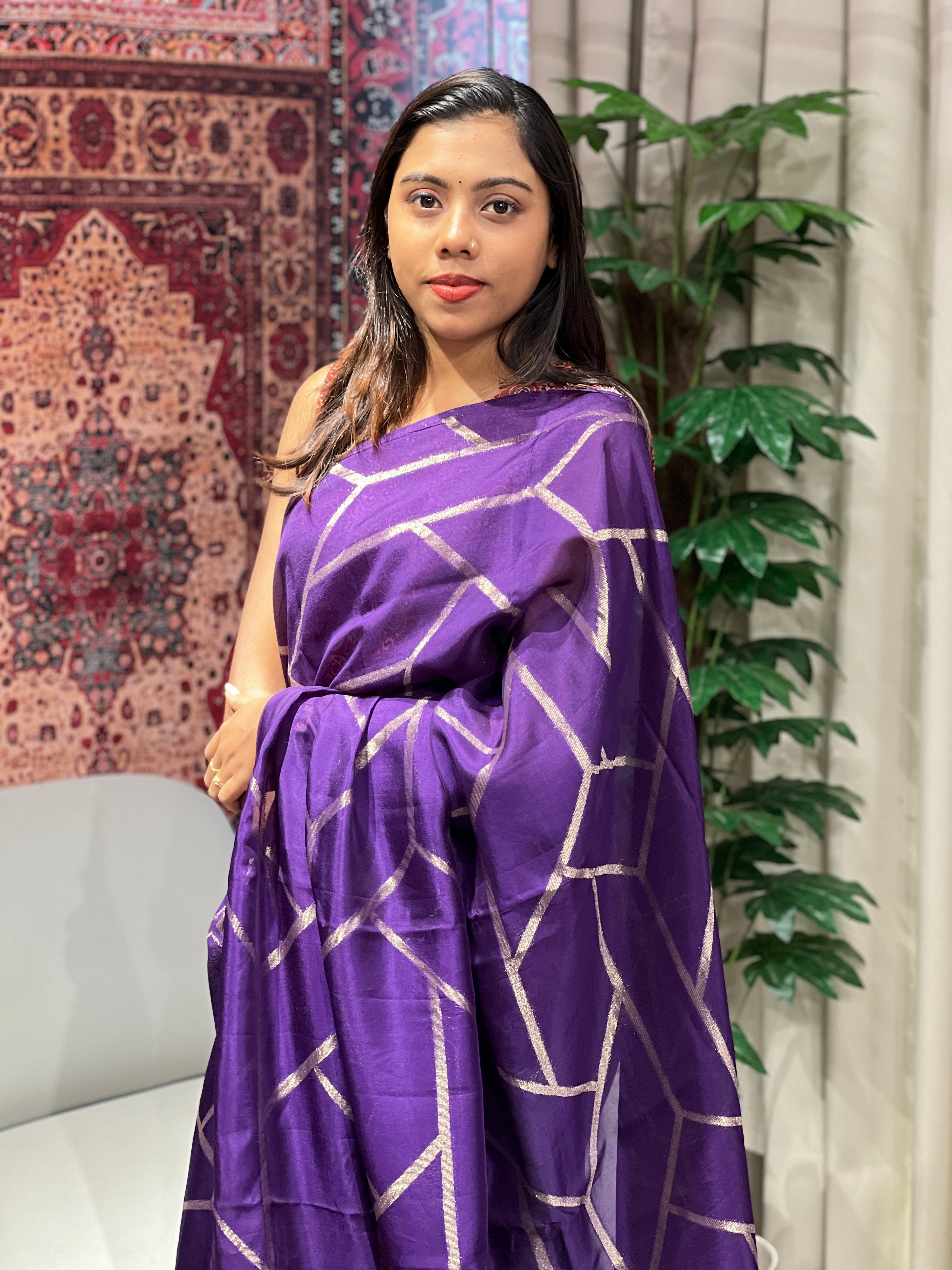 Zari Woven Geometric Patterned Banarasi Silk | YNG640