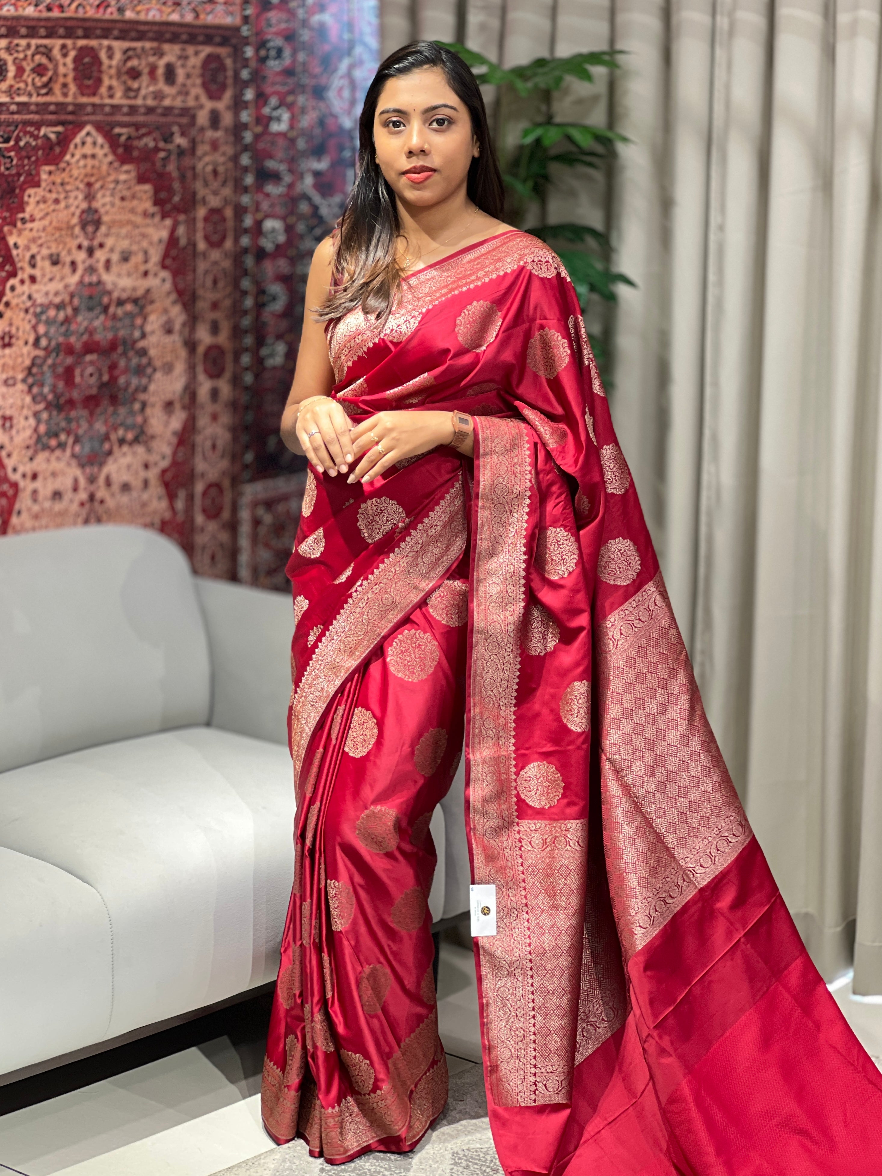 Zari and Thread Woven Banarasi Saree | YNG669