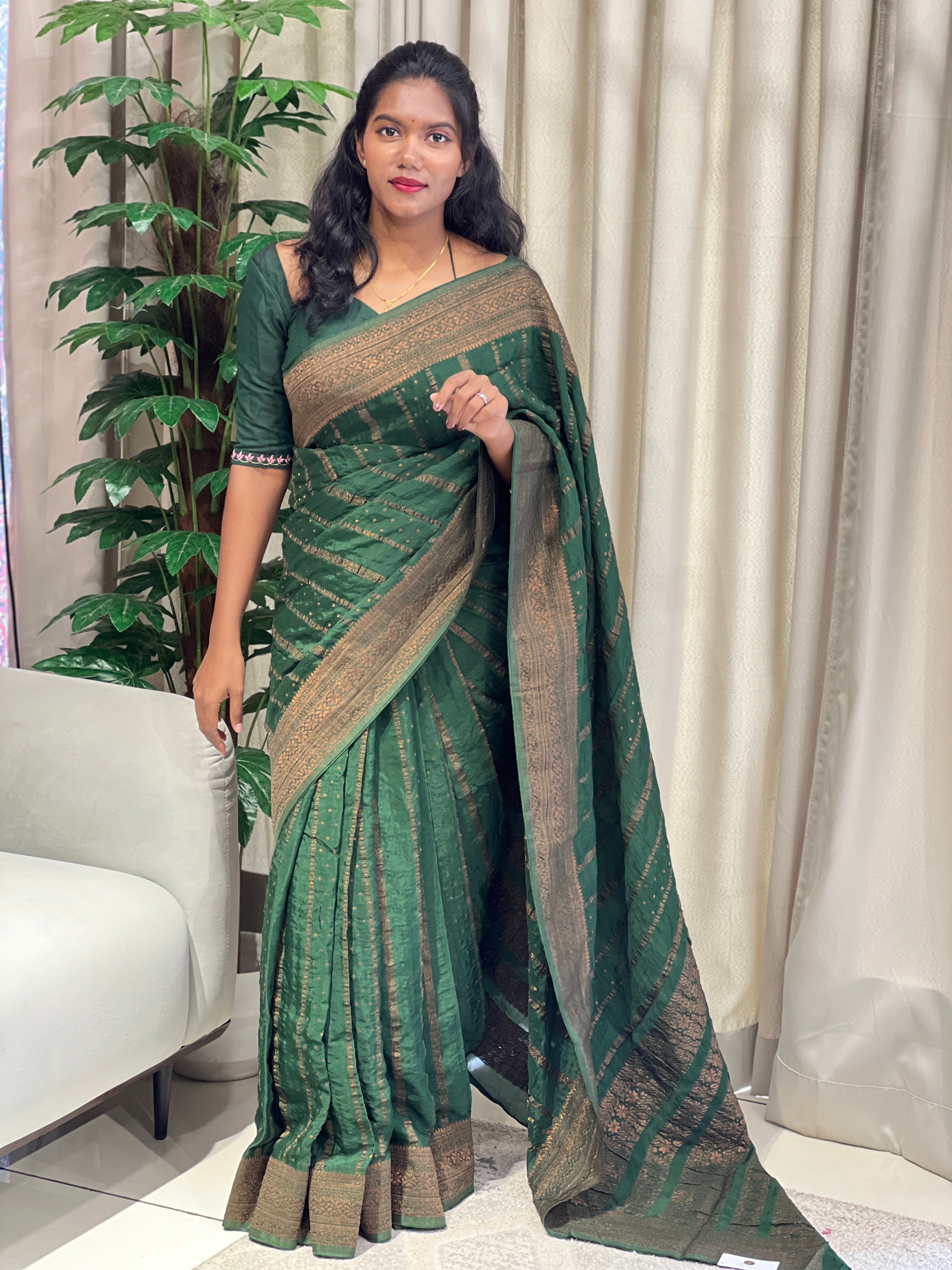 Zari And Thread Woven Banarasi Silk Saree | YNG708