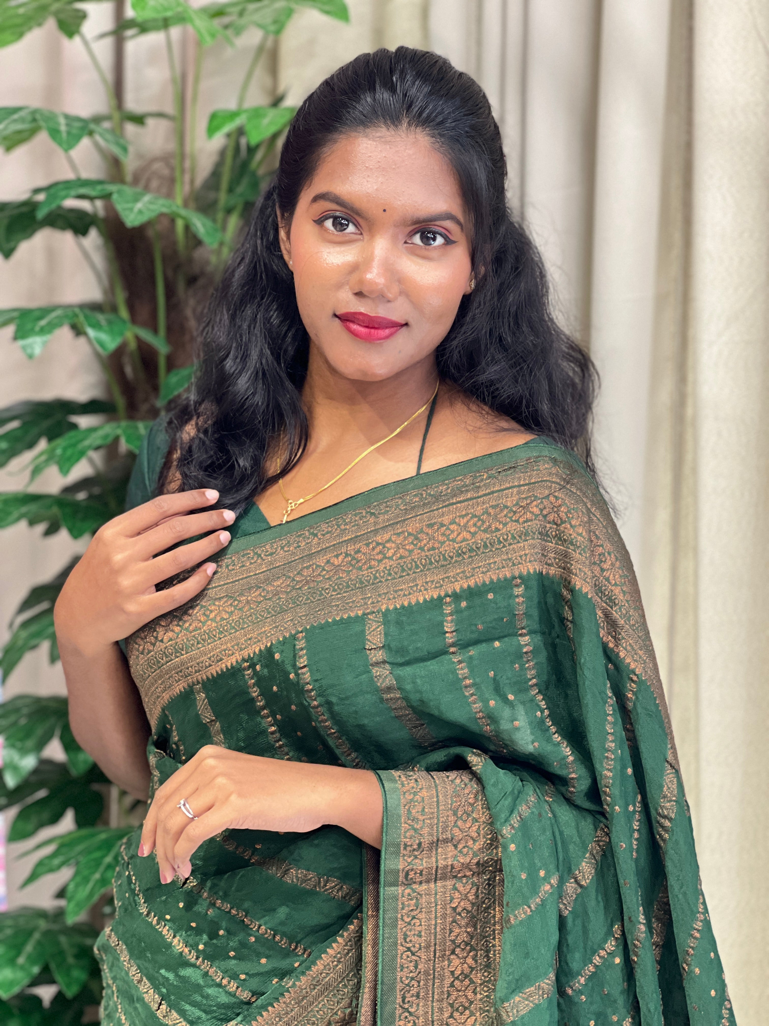 Zari And Thread Woven Banarasi Silk Saree | YNG708