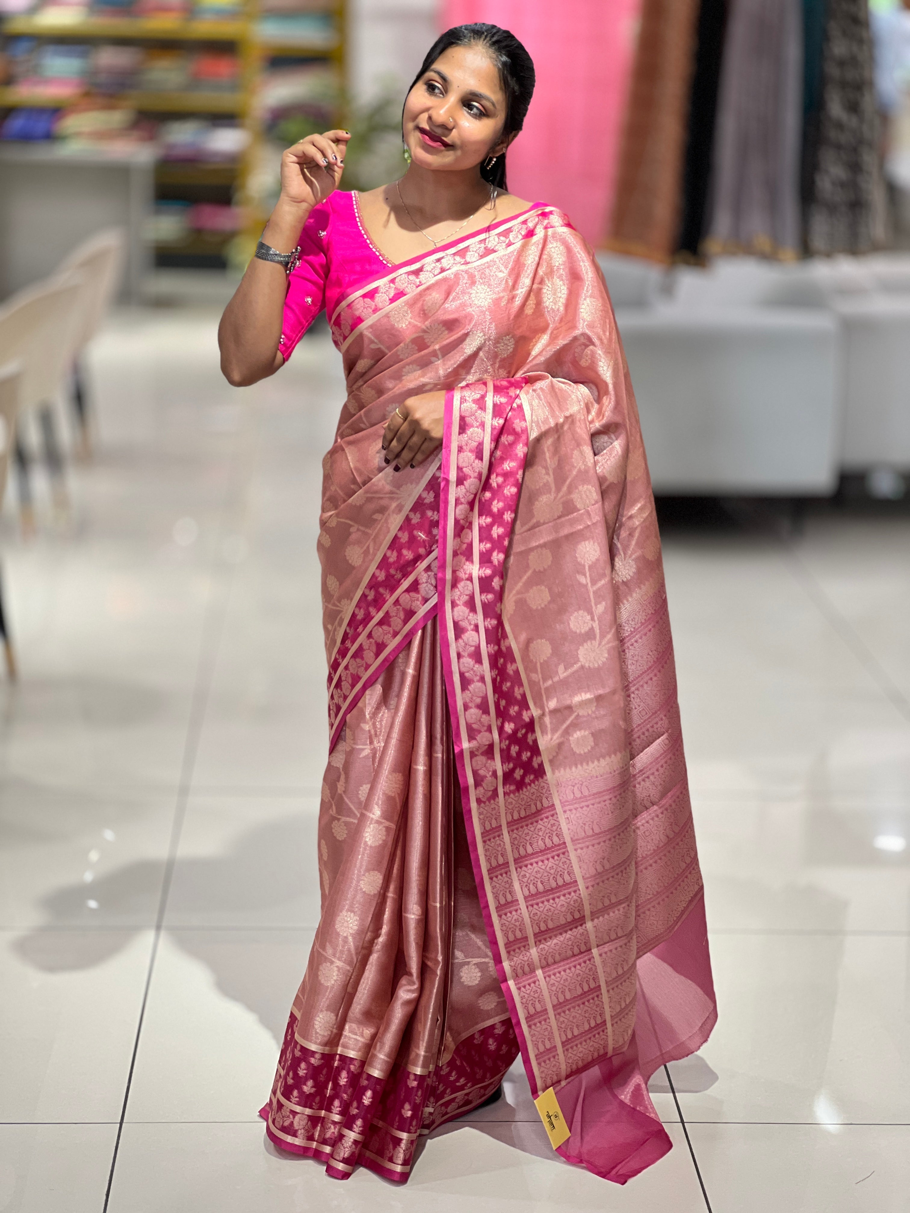 Zari Weaved Floral Patterned Banarasi Silk Saree | NN375