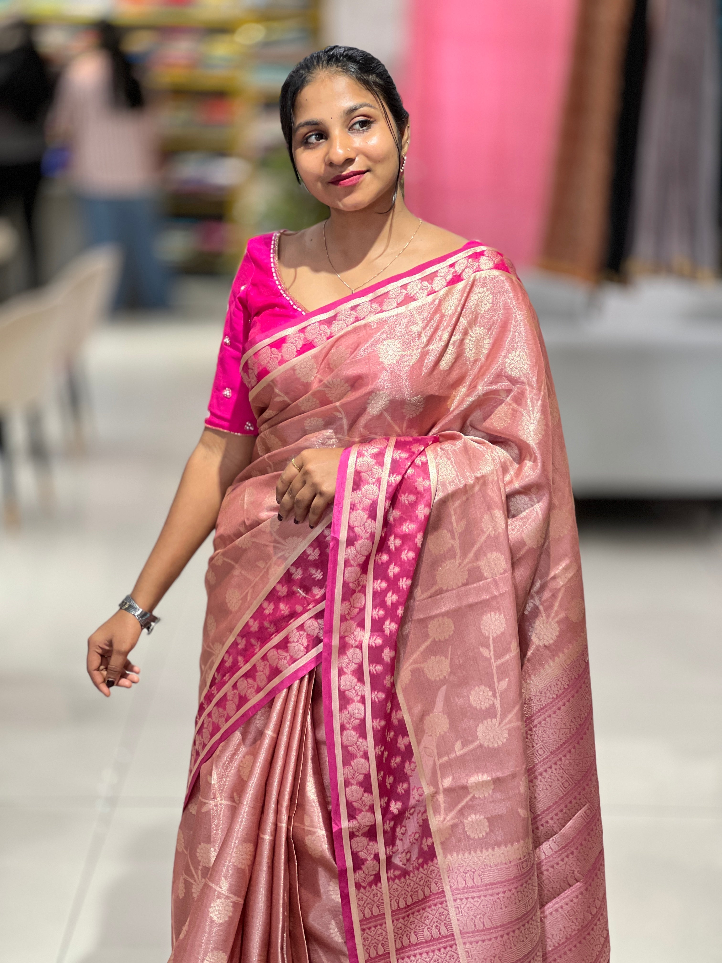 Zari Weaved Floral Patterned Banarasi Silk Saree | NN375