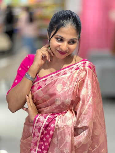 Zari Weaved Floral Patterned Banarasi Silk Saree | NN375