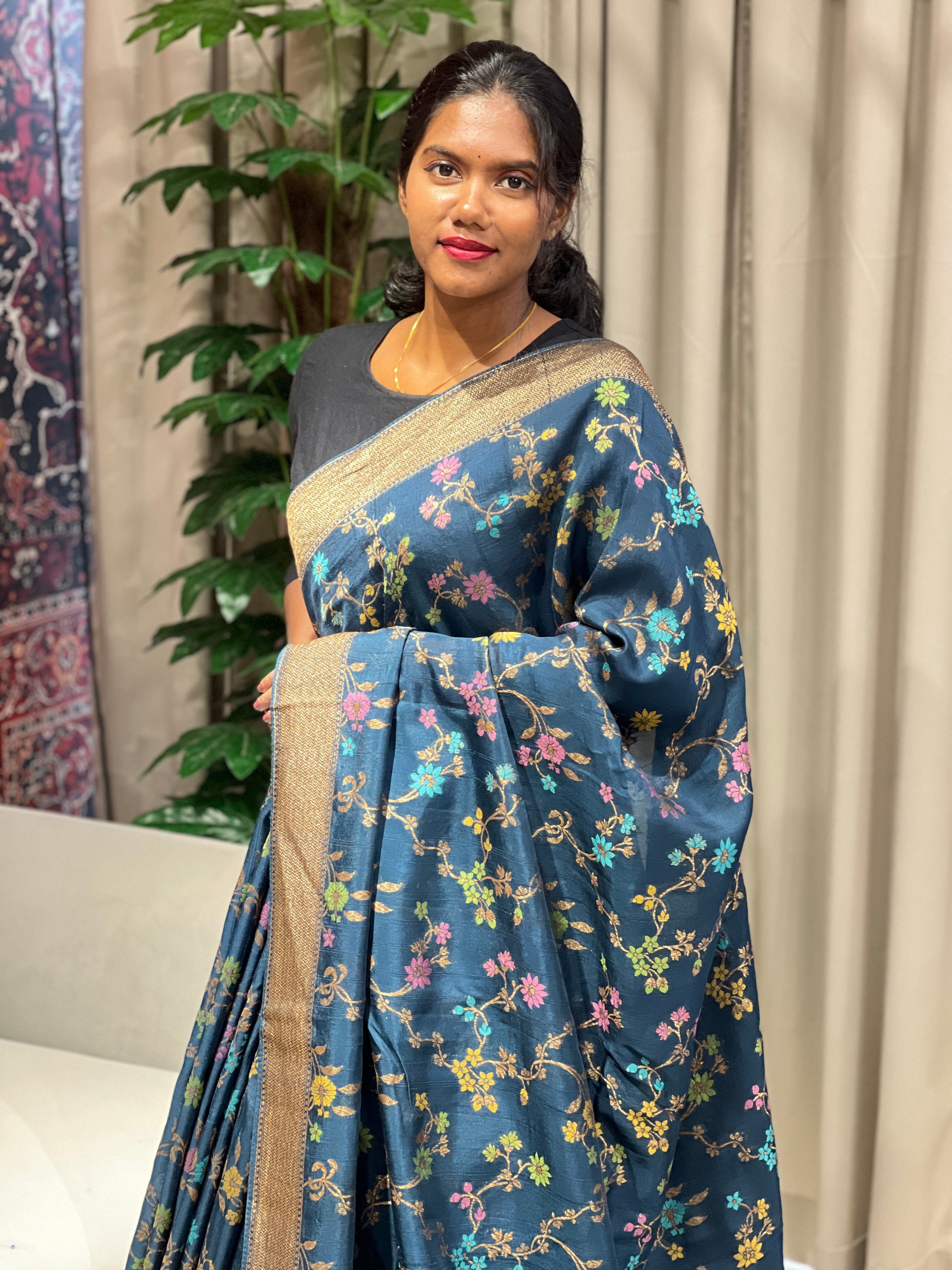 Zari & Thread Woven Banarasi Silk Saree | YNG666