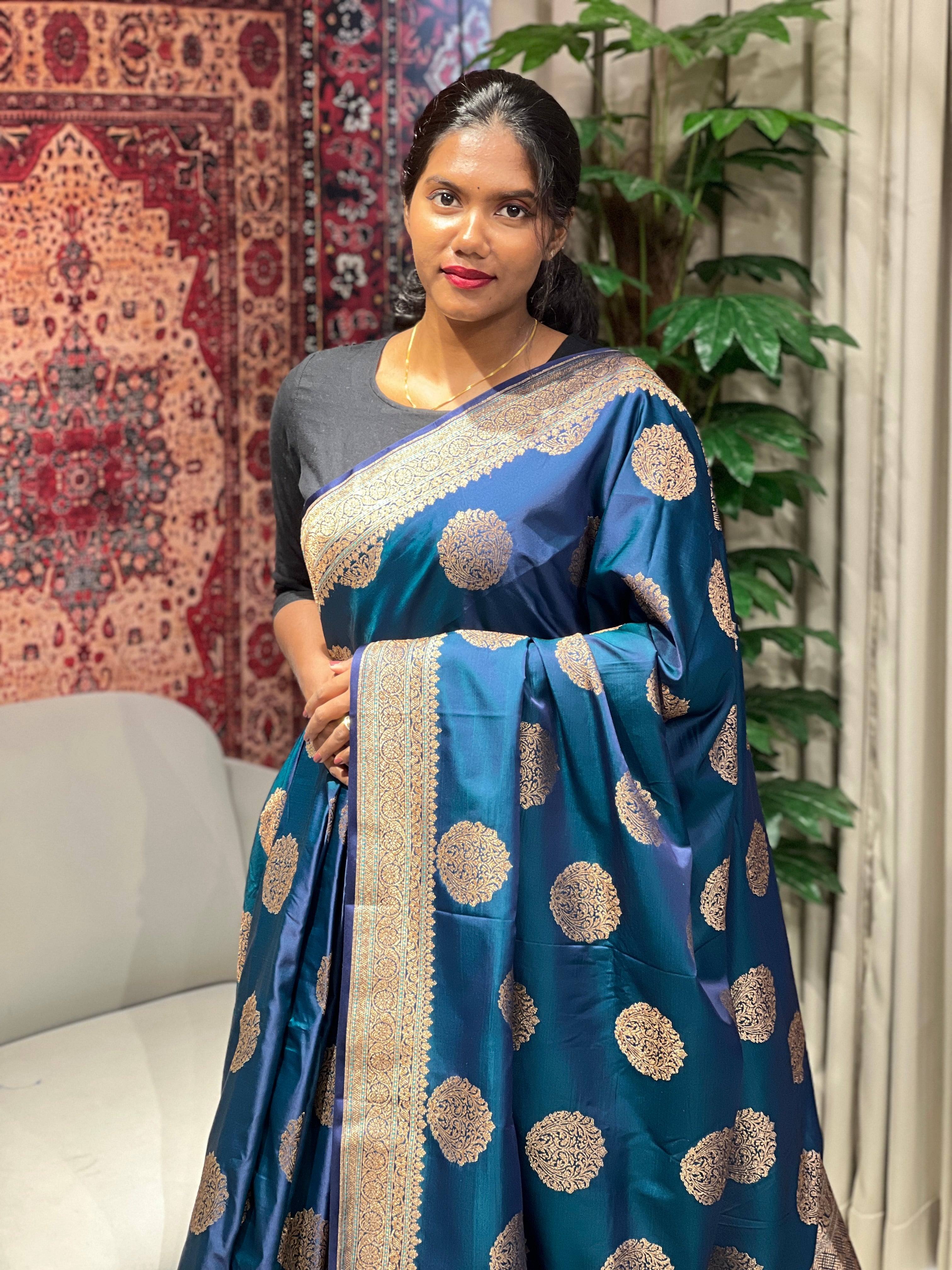 Zari and Thread Woven Banarasi Saree | YNG670