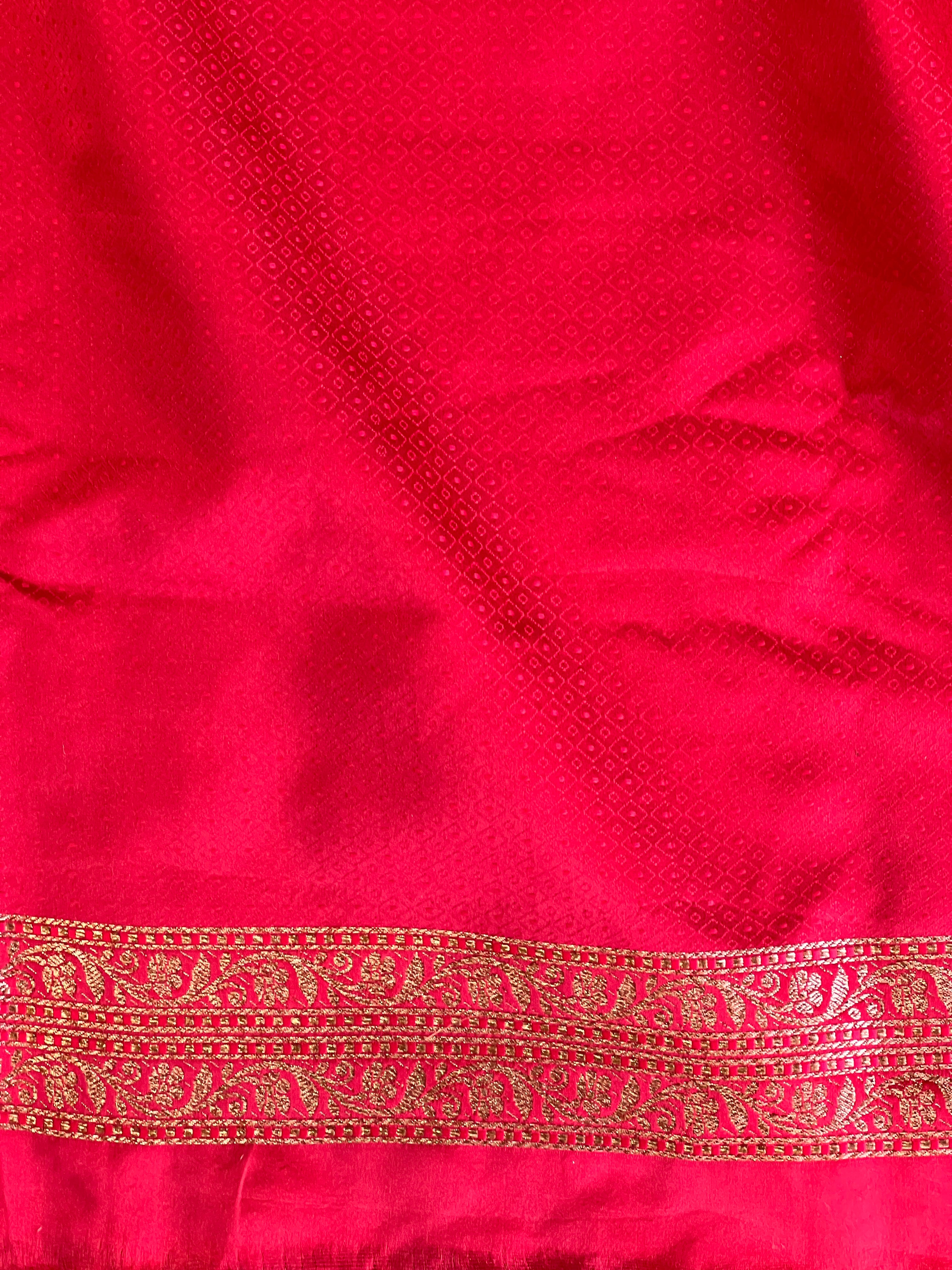Zari & Thread Woven Banarasi Saree | YNG671