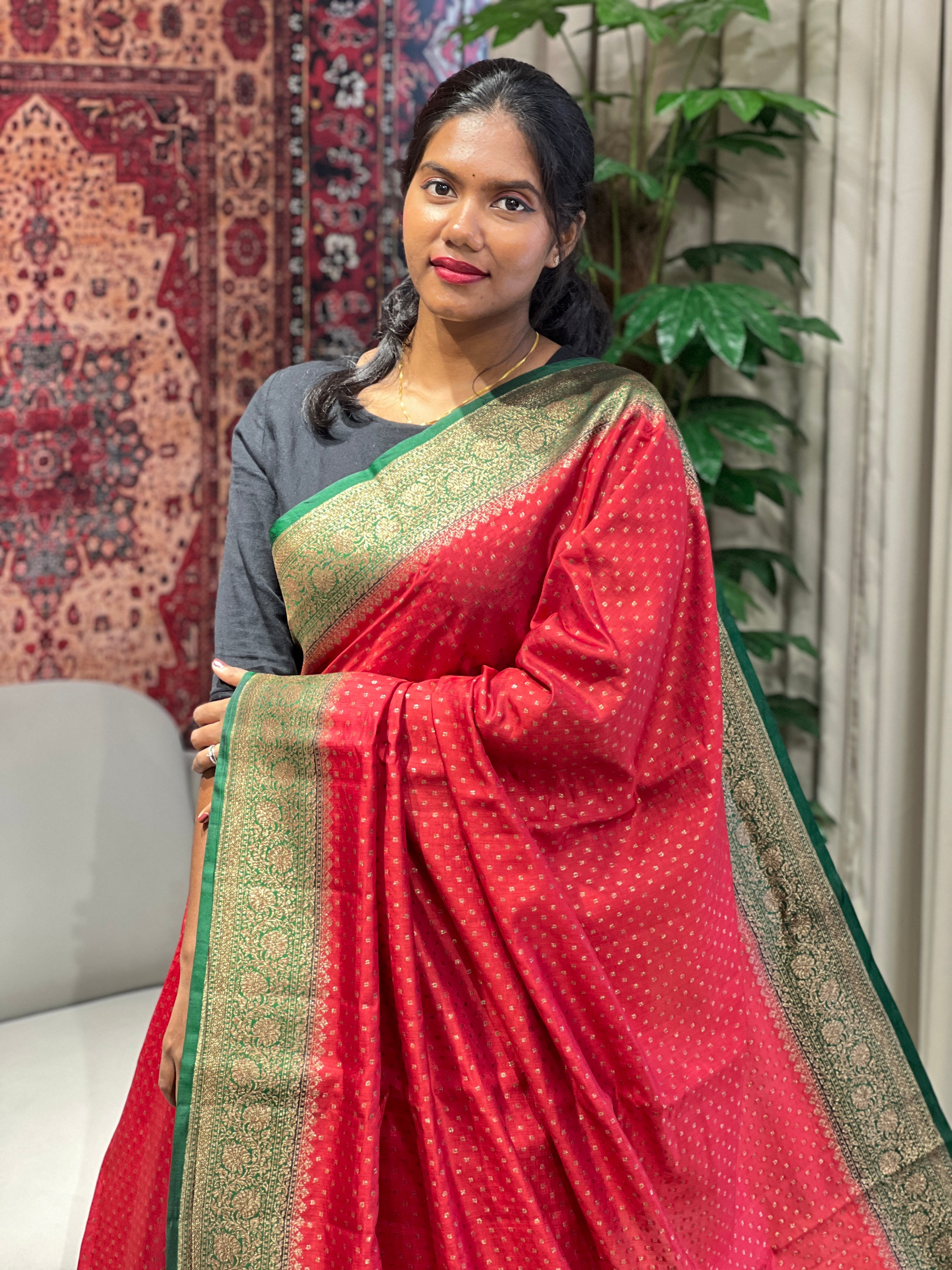 Zari & Thread Weaving Banarasi Saree | YNG689