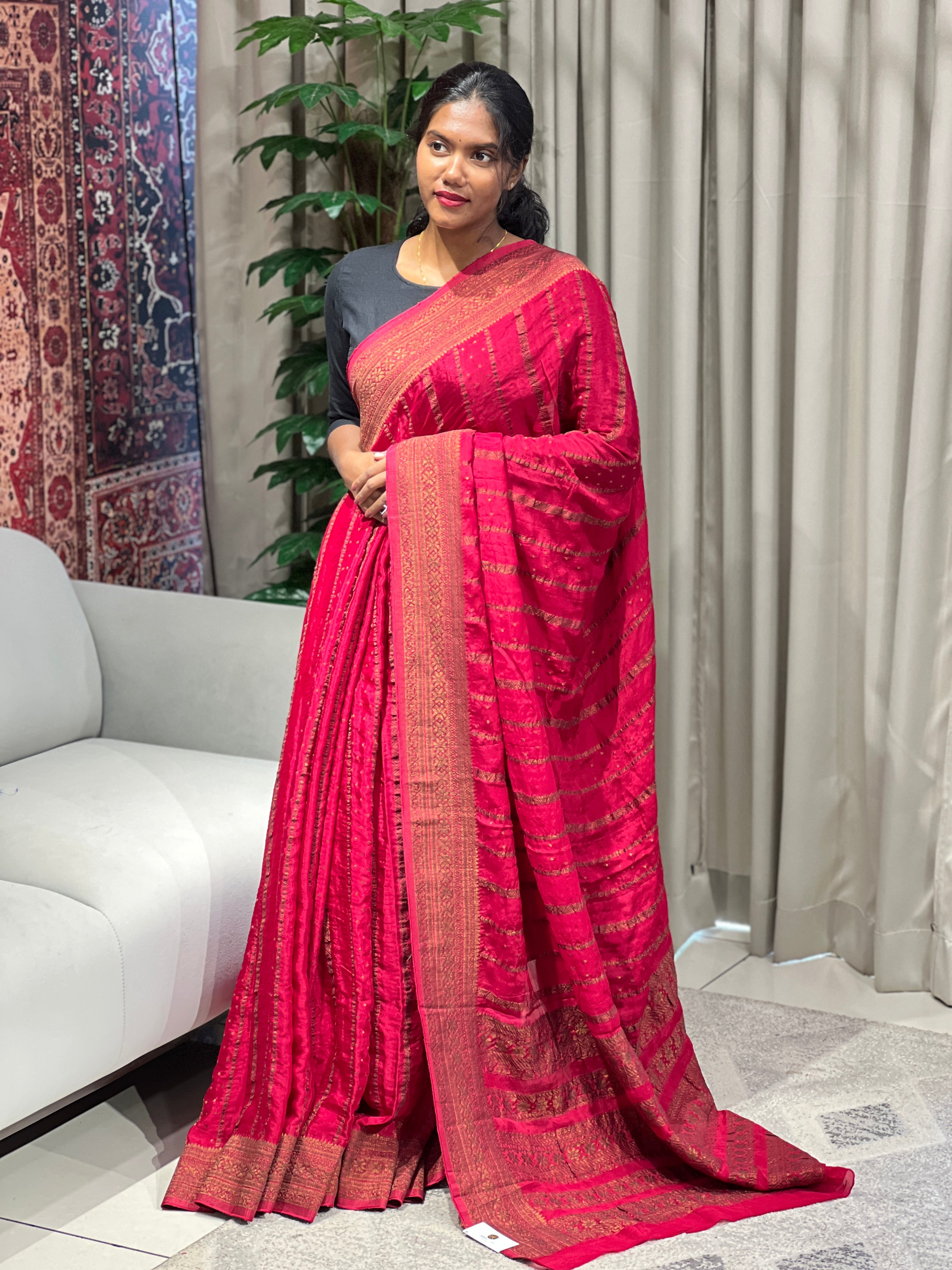 Zari And Thread Woven Banarasi Silk Saree | YNG710