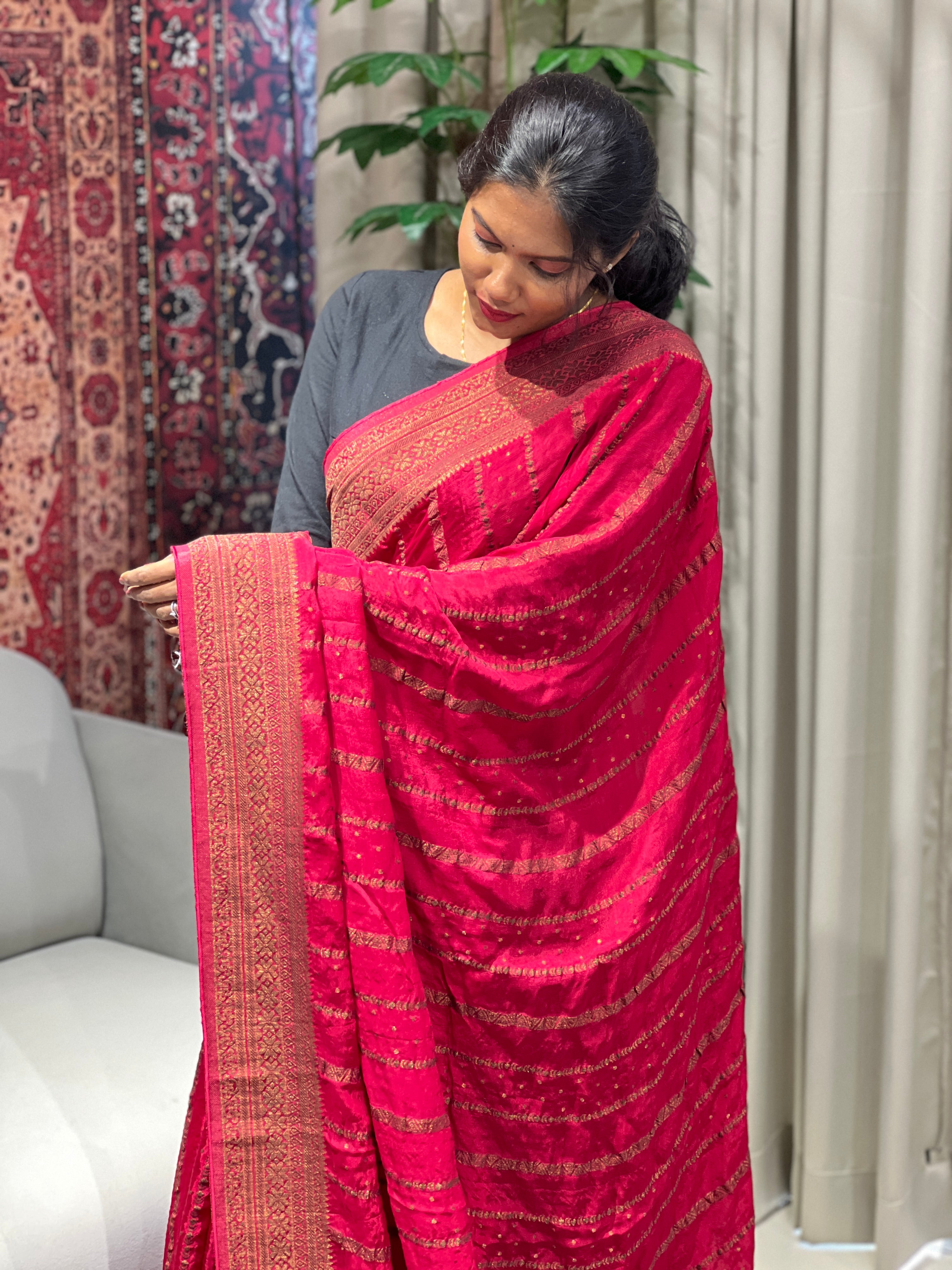 Zari And Thread Woven Banarasi Silk Saree | YNG710