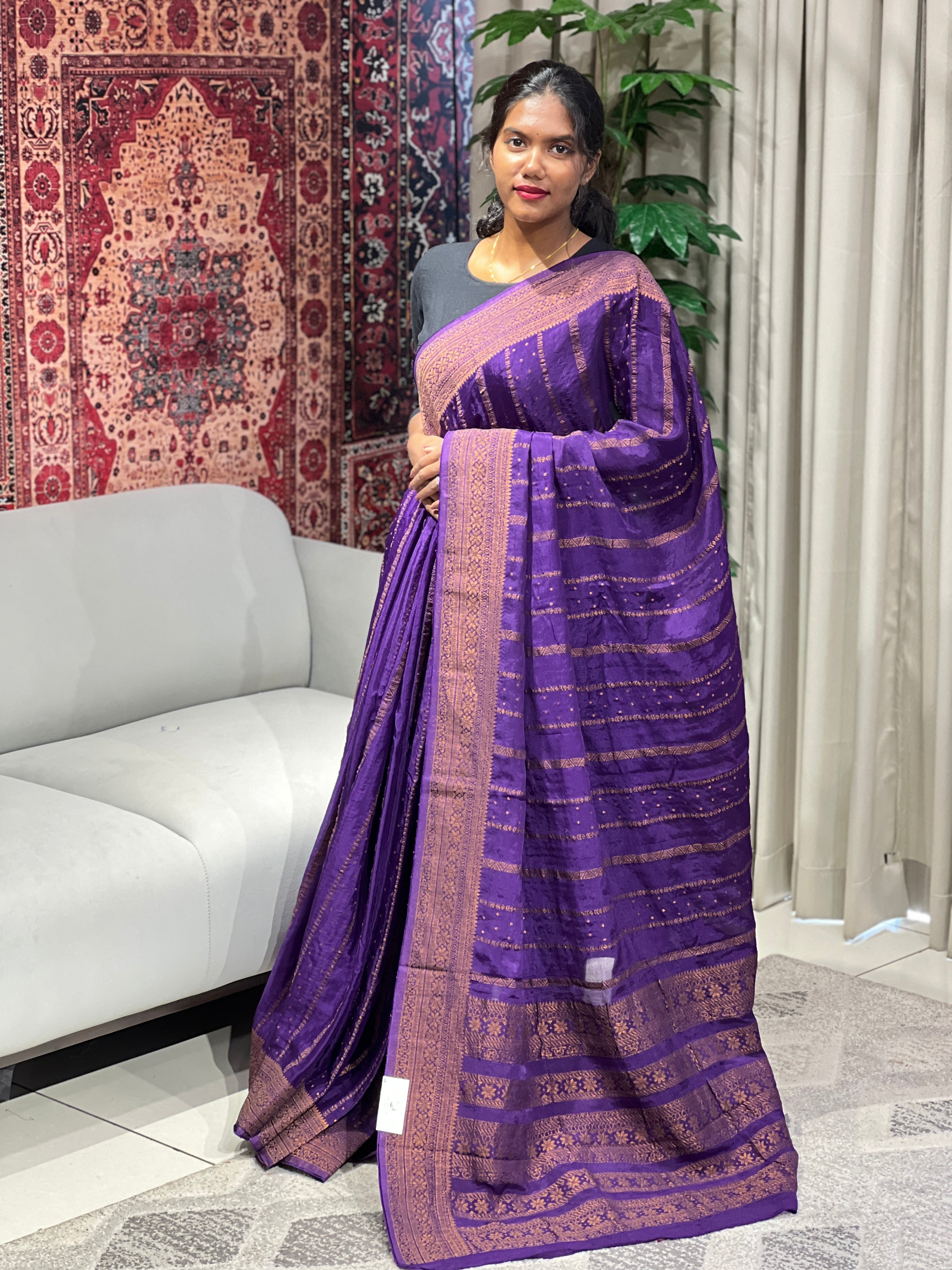 Zari And Thread Woven Banarasi Silk Saree | YNG709