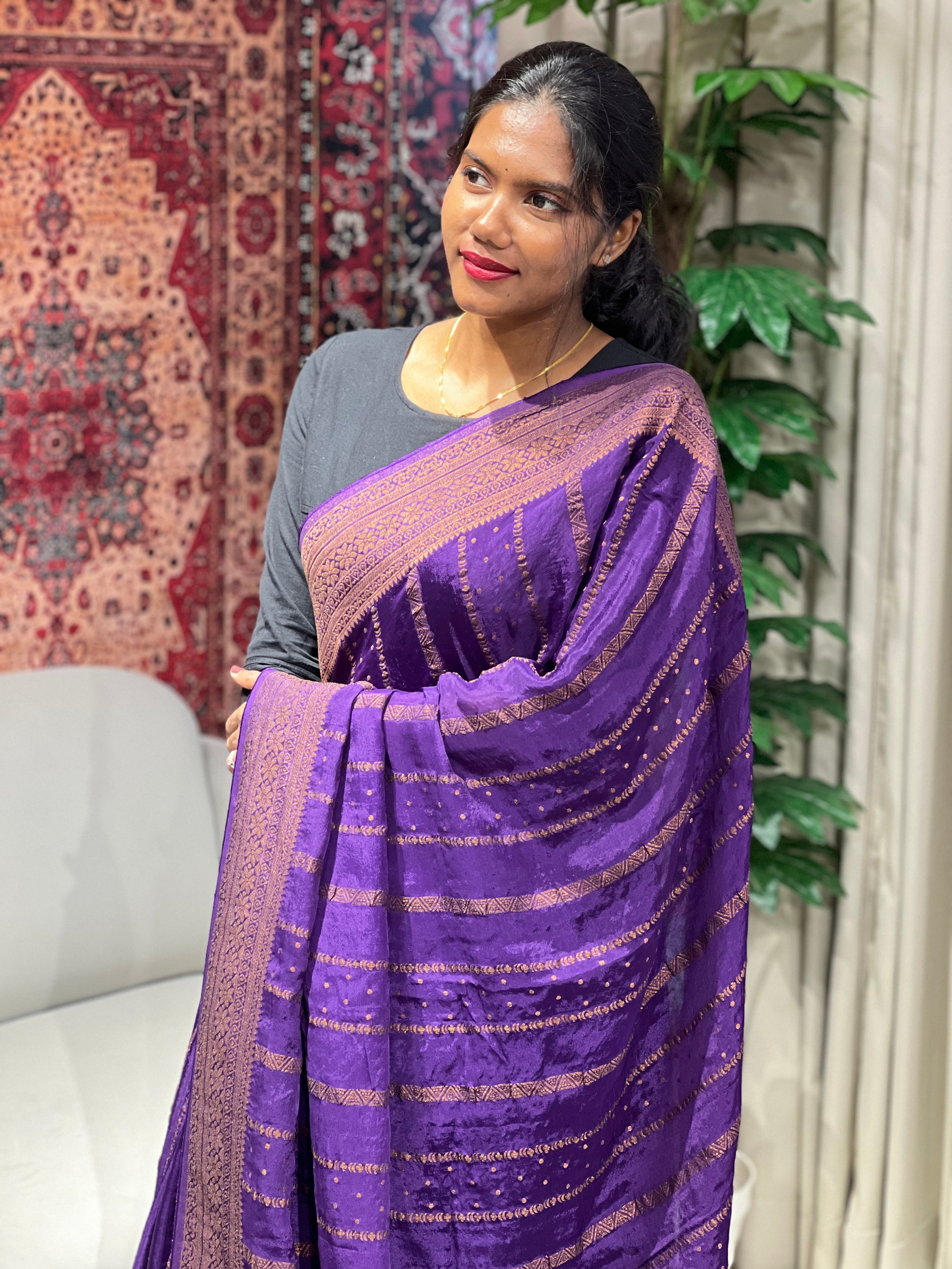 Zari And Thread Woven Banarasi Silk Saree | YNG709