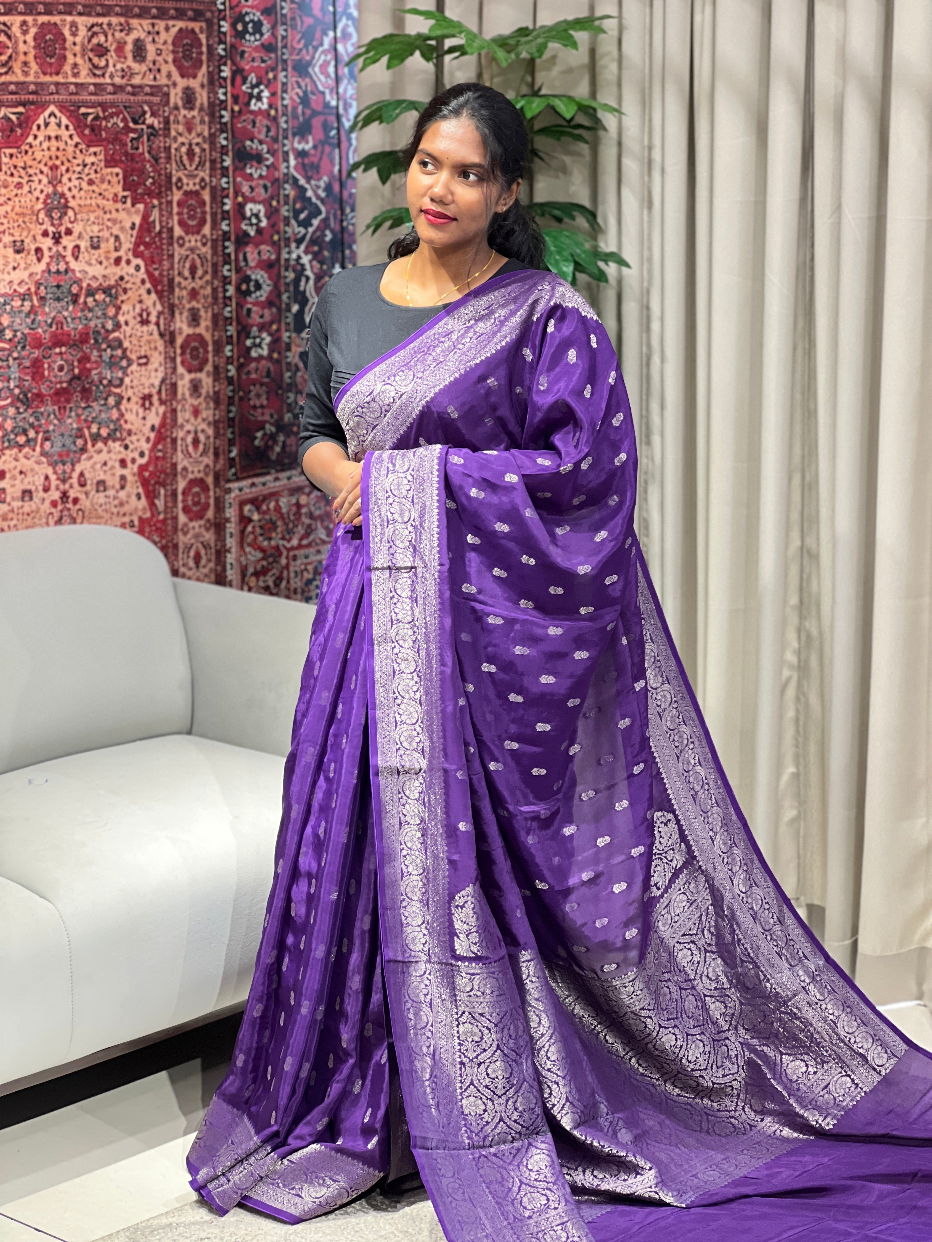 Thread And Zari Woven Georgette Banarasi Saree | YNG704