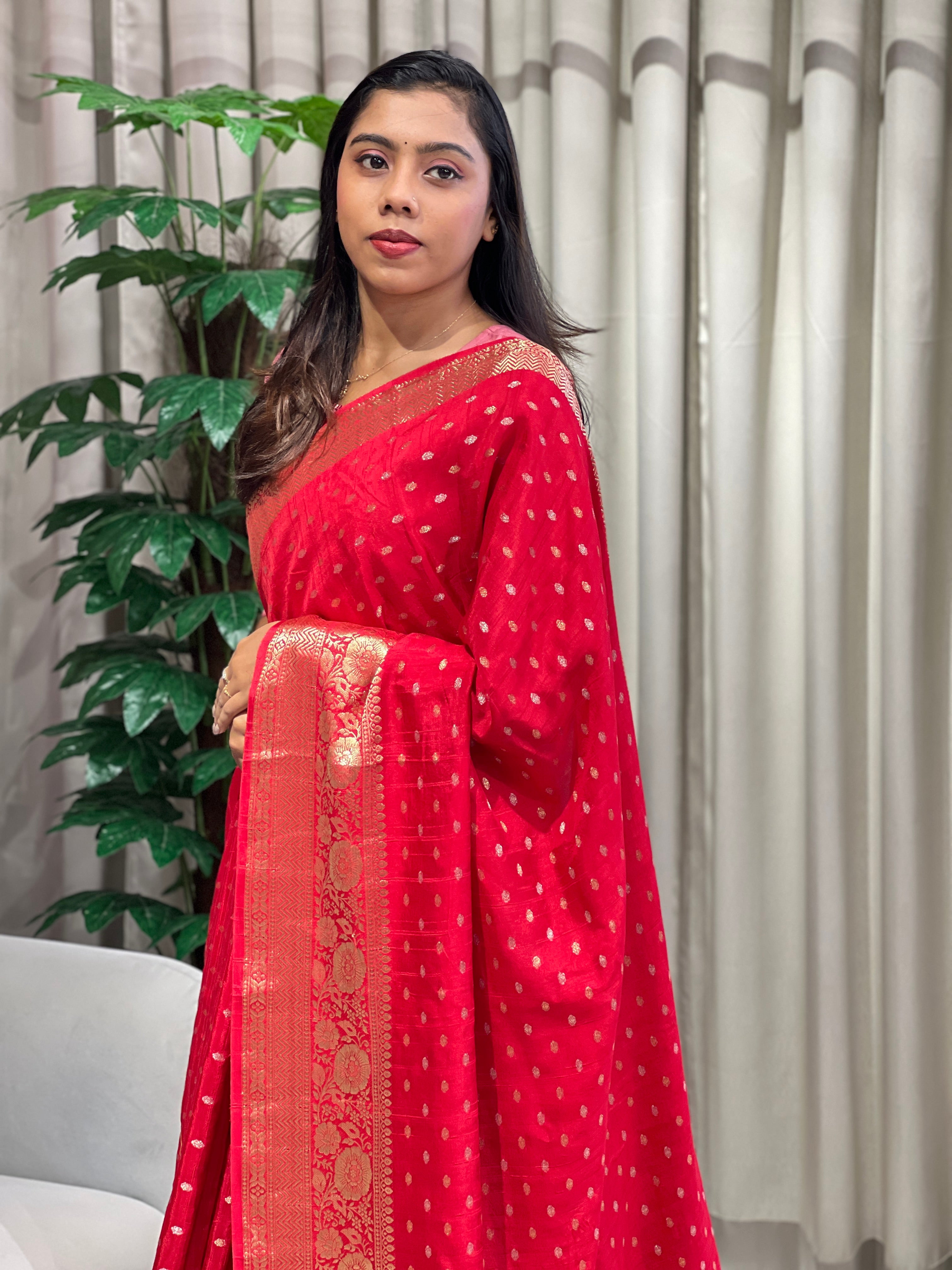 Golden And Zari Woven Banarasi Silk Saree | NN414