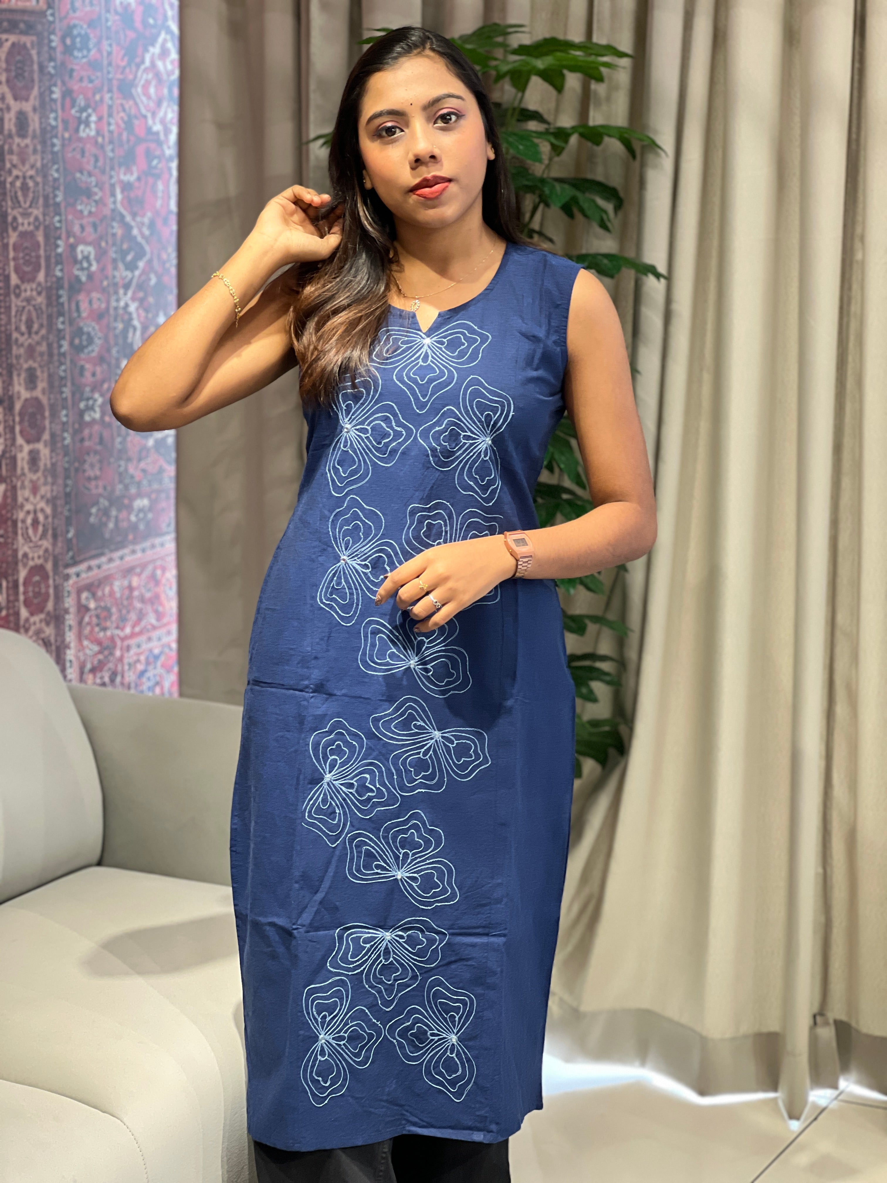 Floral Embroidery Detailed Cotton Kurta | JSC508