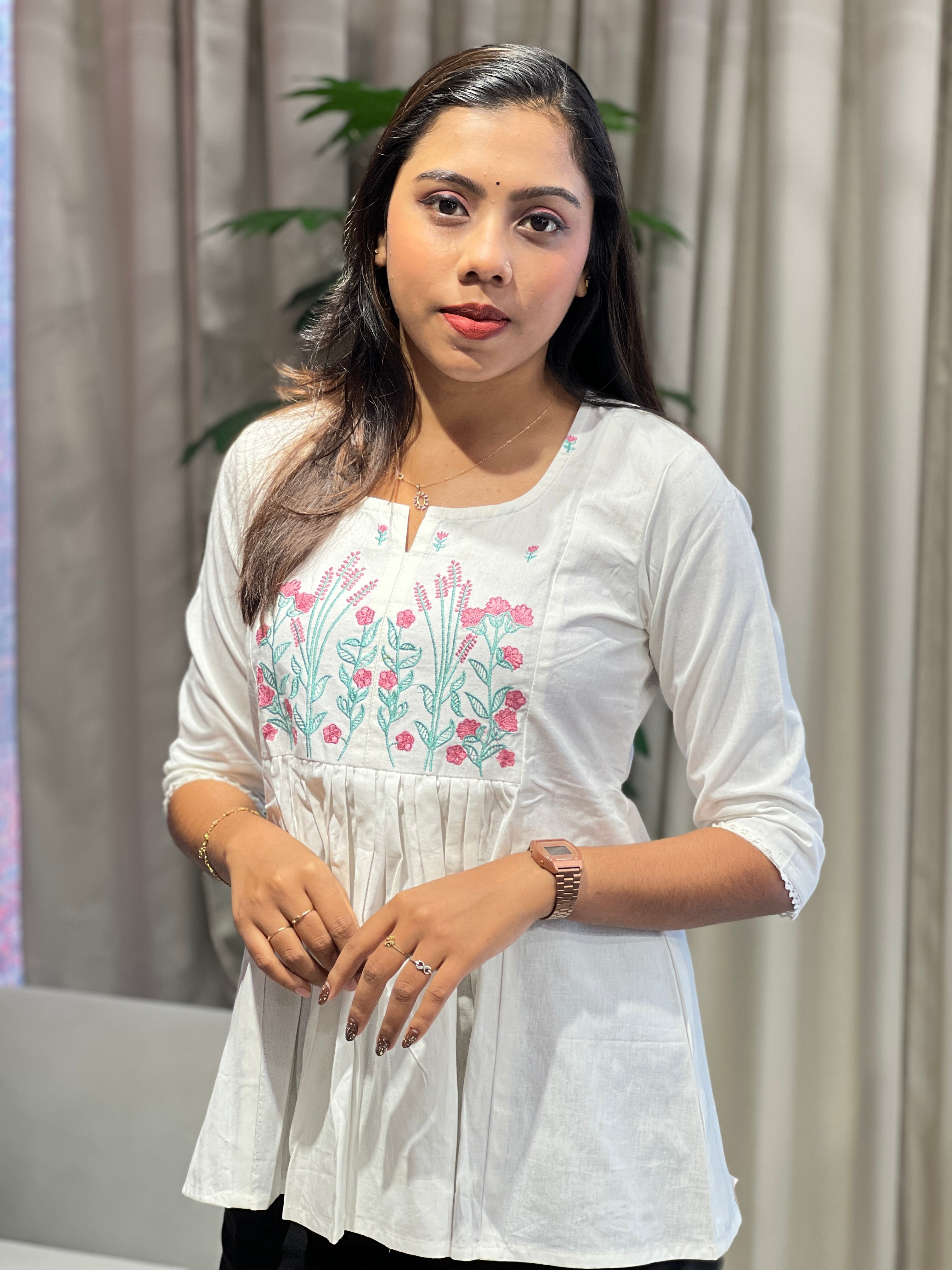 Floral Embroidery Detailed Cotton Short Kurta | JSC514