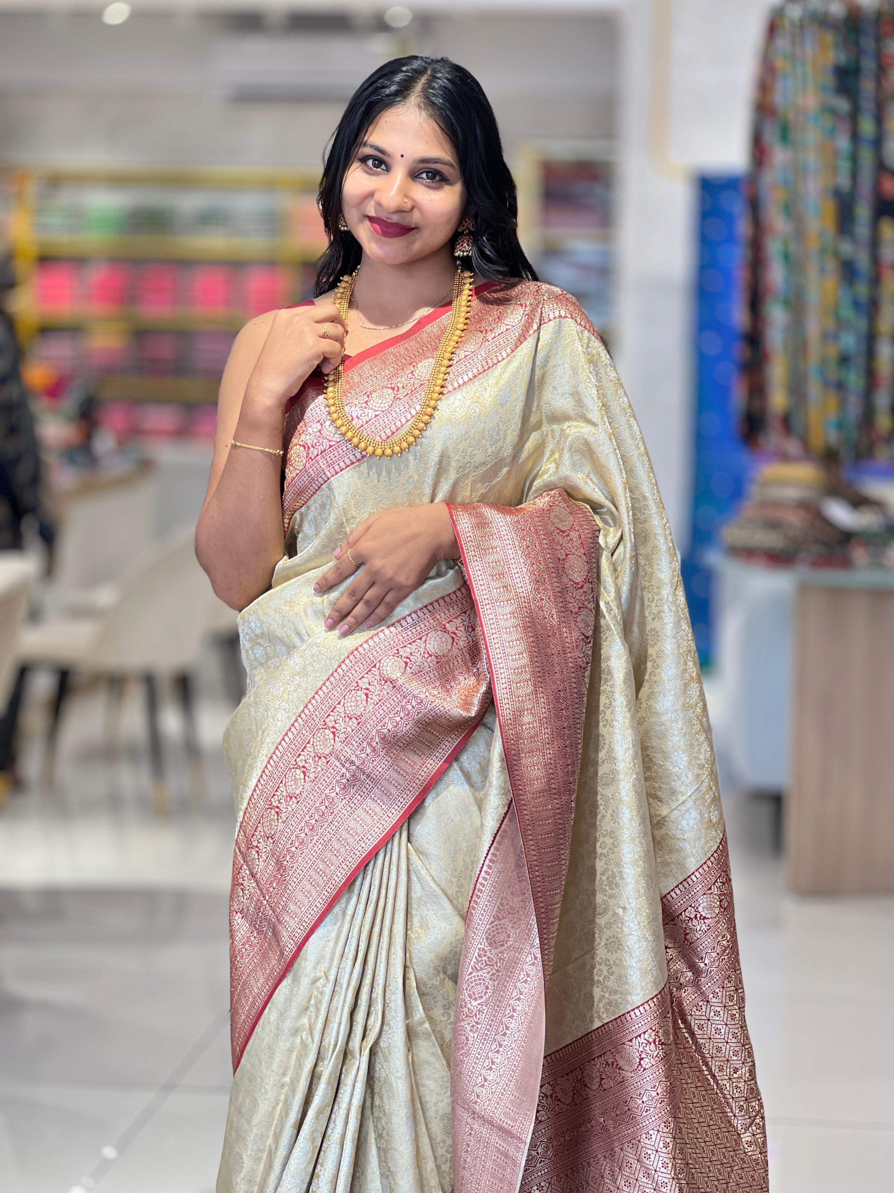 Zari Woven Floral Patterned Banarasi Silk Saree | KAC155