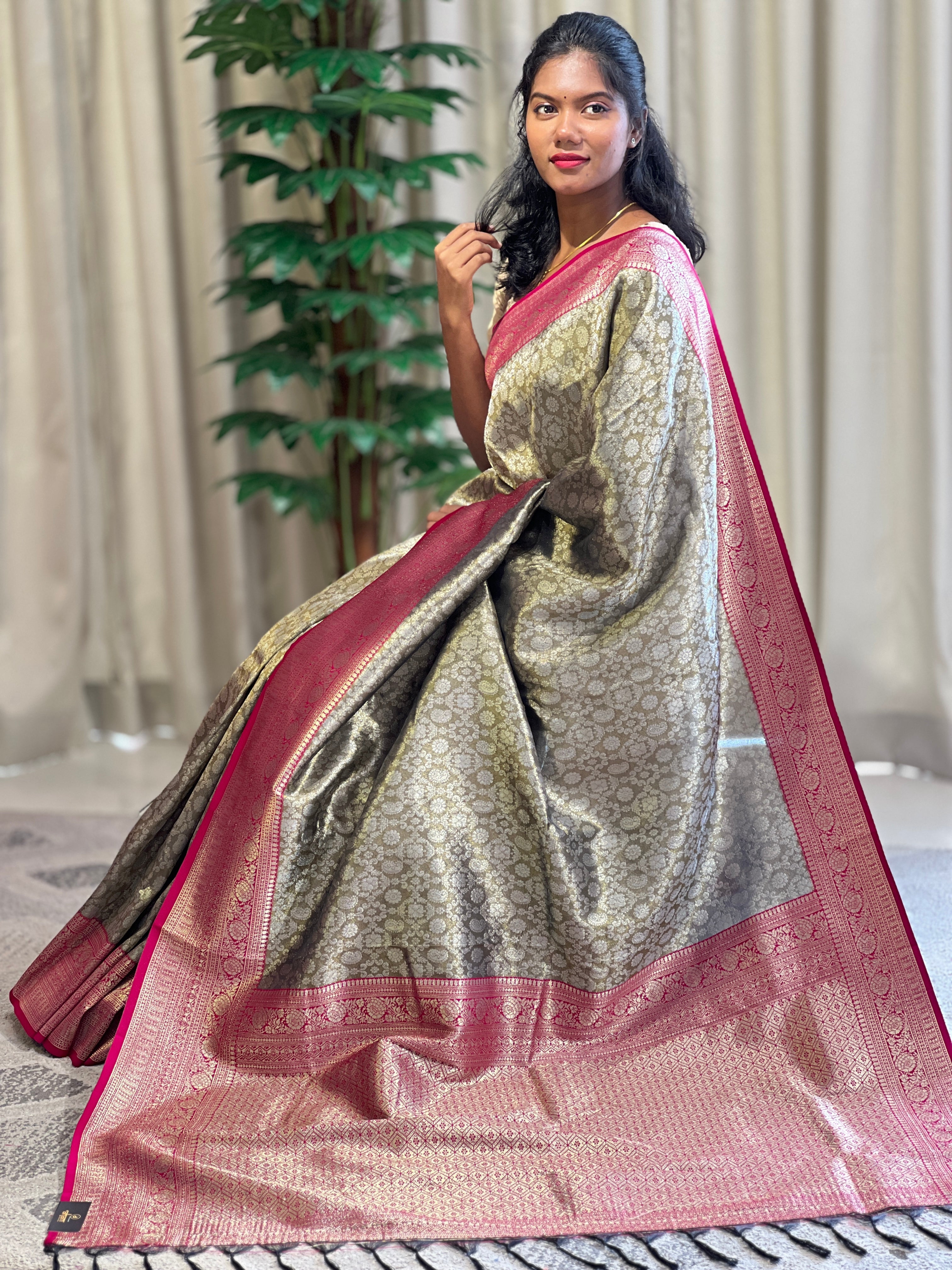 Zari Woven Floral Patterned Banarasi Silk Saree | KAC159