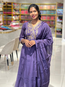 Hand Embroidery Detailed Chanderi Finish Kurta Set | KIA115
