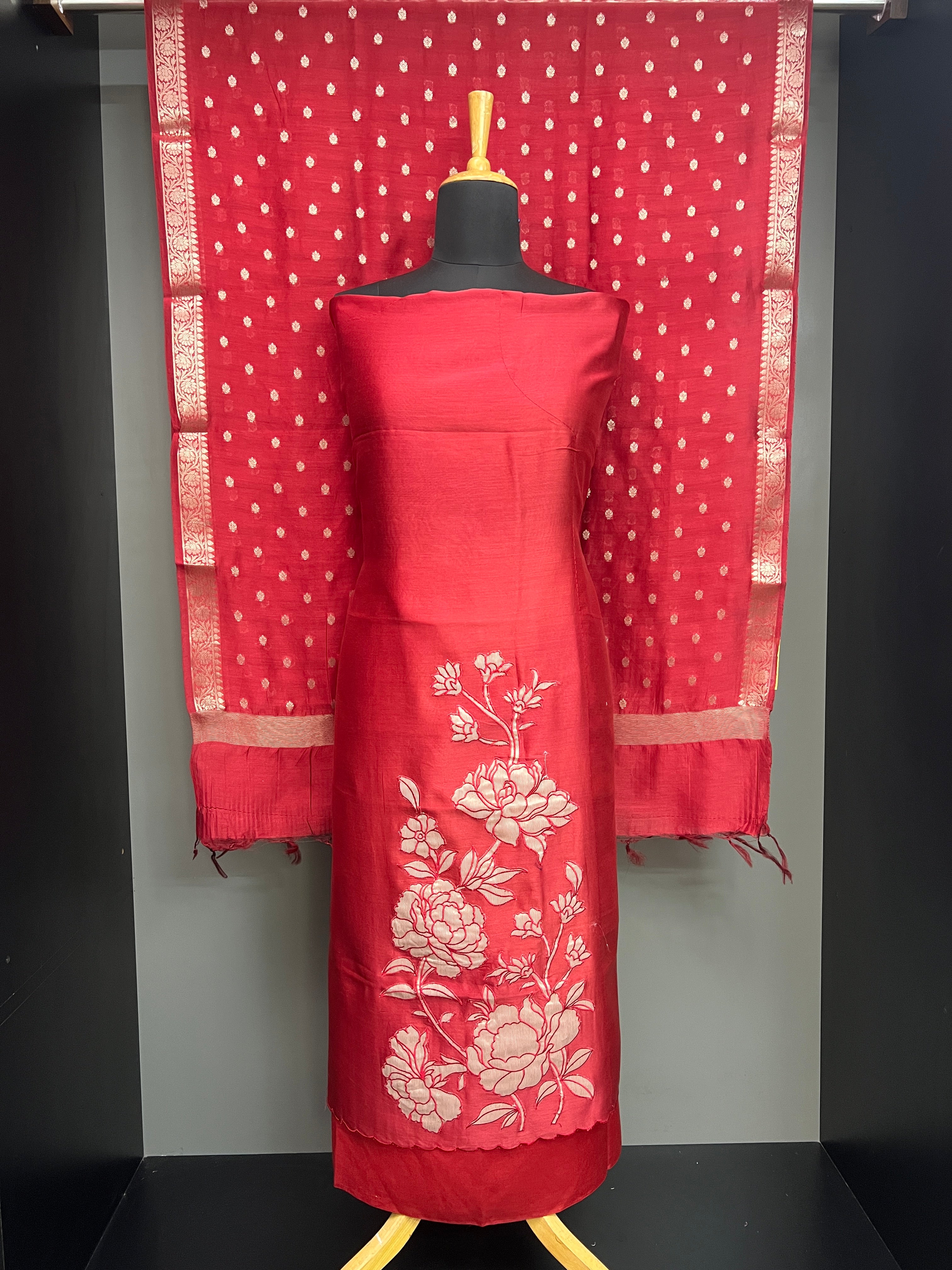 Floral Applique Work Detailed Traditional Banarasi Silk Salwar Set | MM295