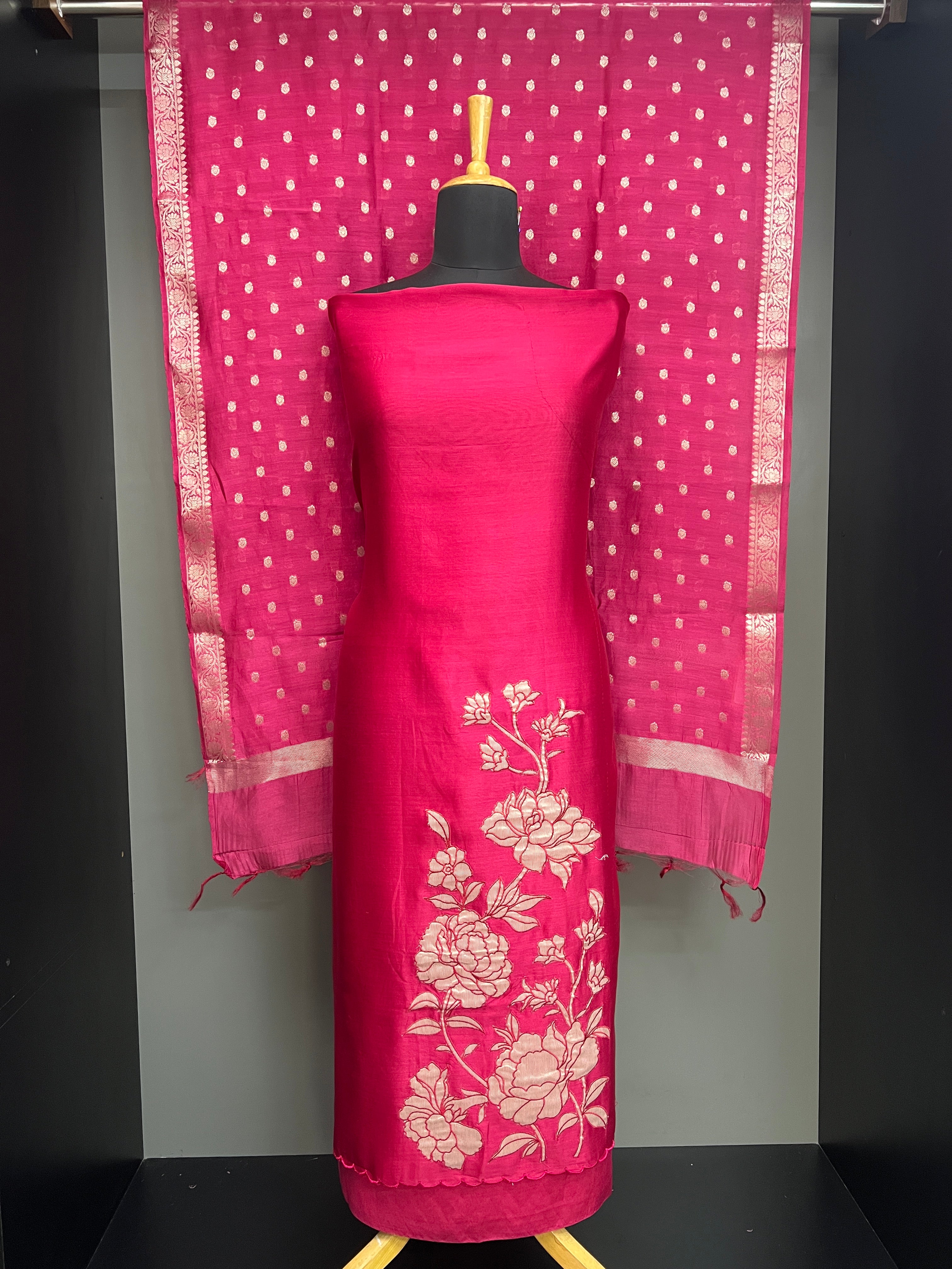 Floral Applique Work Detailed Traditional Banarasi Silk Salwar Set | MM296