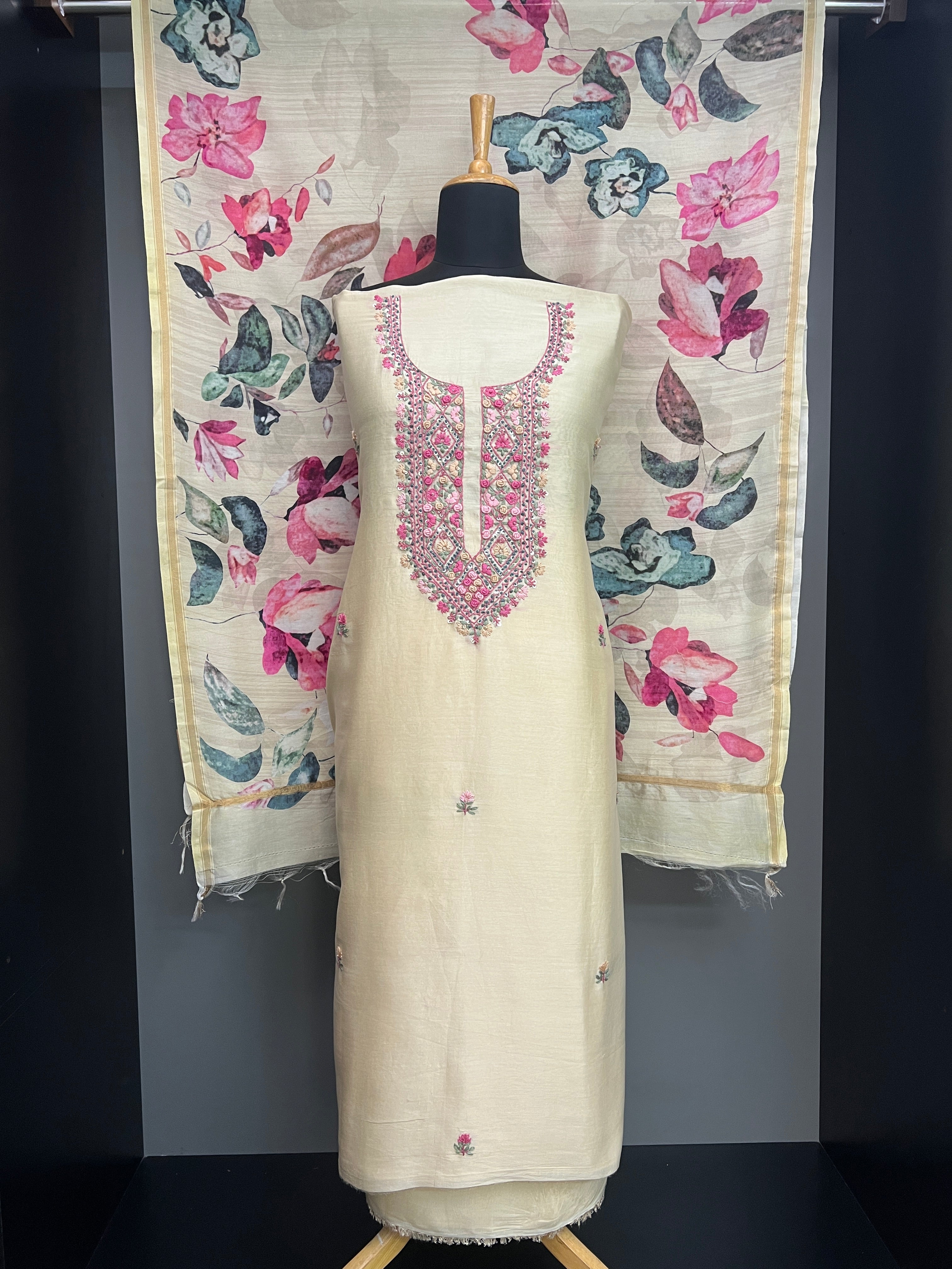 Hand Embroidery Detailed Chanderi Salwar Set | MM315