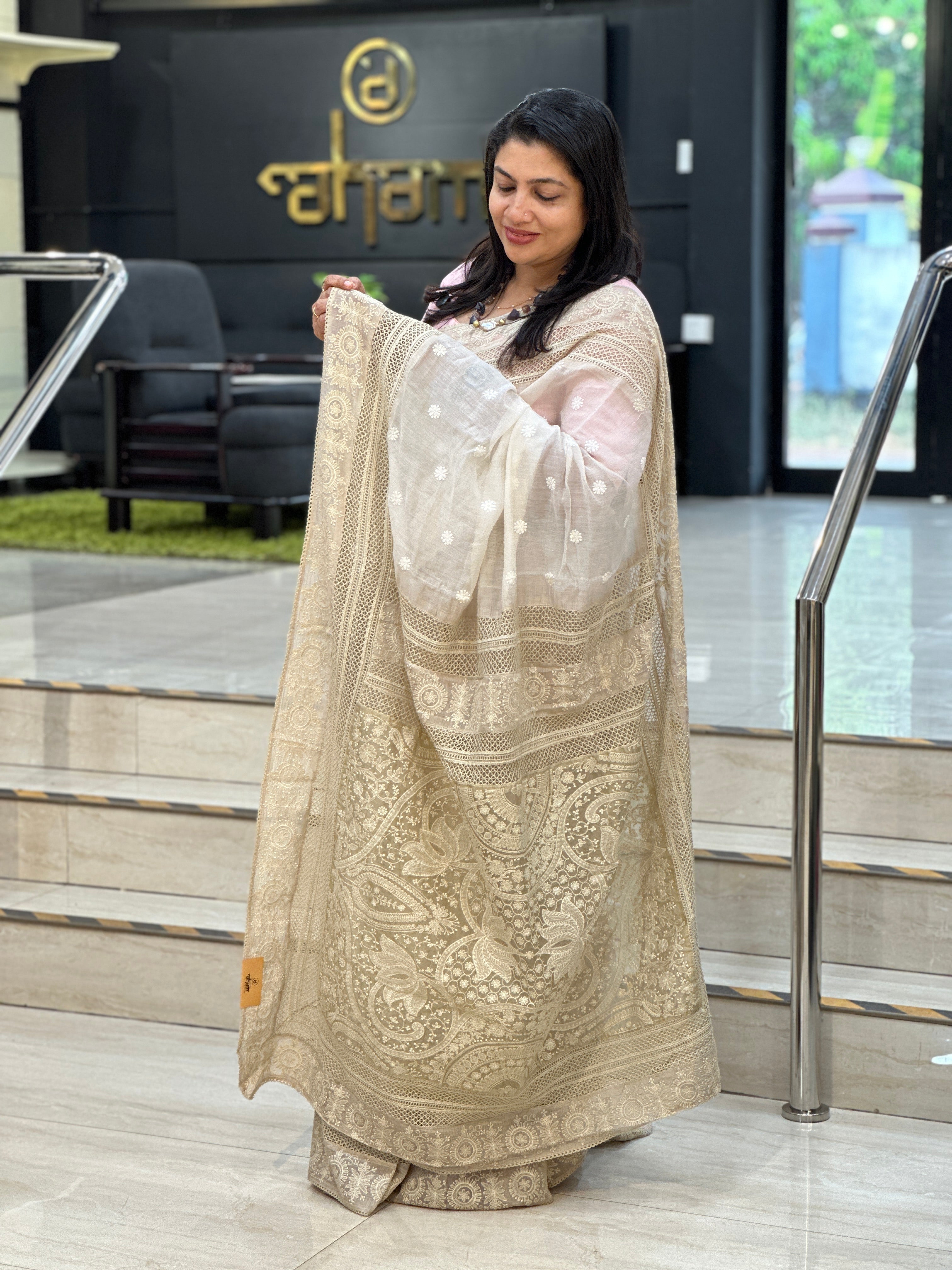 Lucknowi Inspired Embroidery Detailed Mul Chanderi Saree | MM435