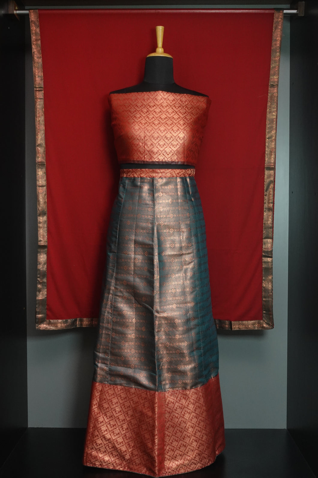Brocade Patterned Semi Silk Dhavani Set | SBP191