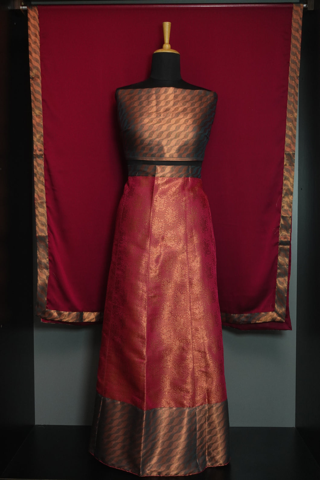 Brocade Patterned Semi Silk Dhavani Set | SBP194
