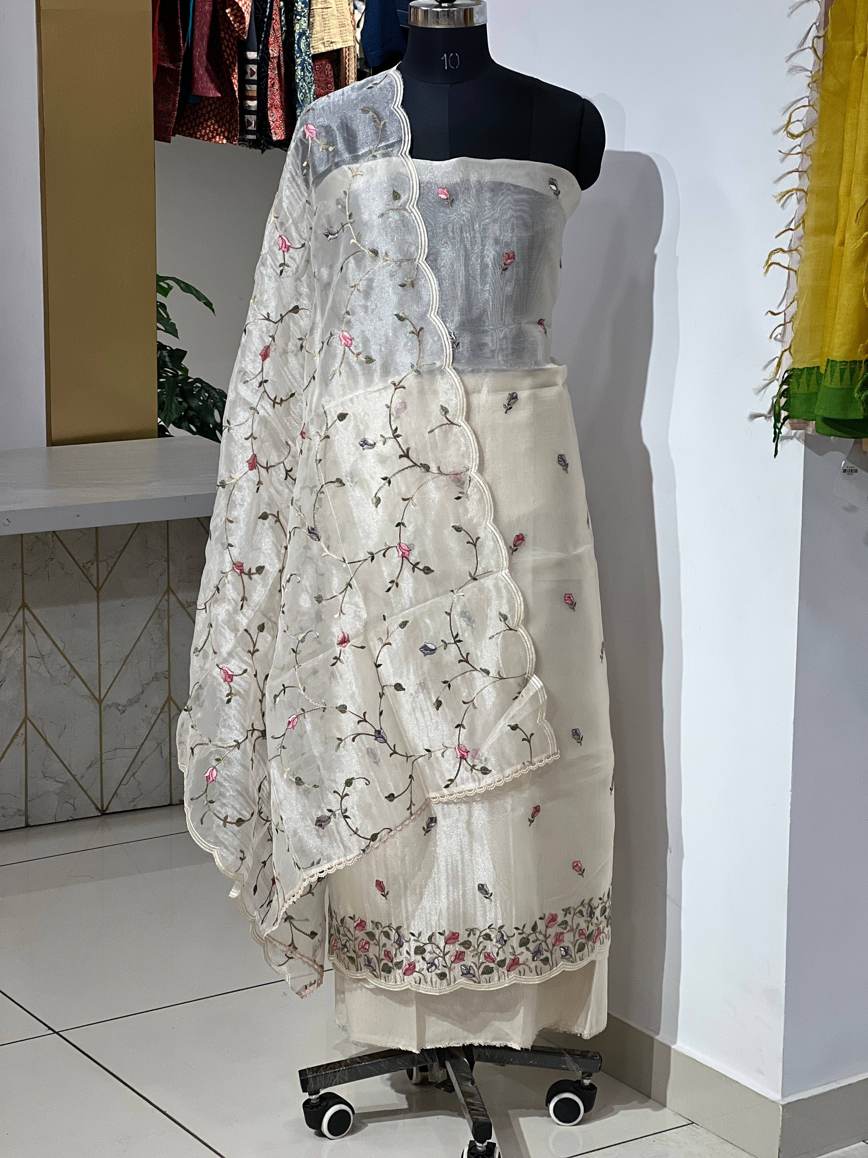 Floral Embroidery Detailed Organza Salwar Set | SUN697