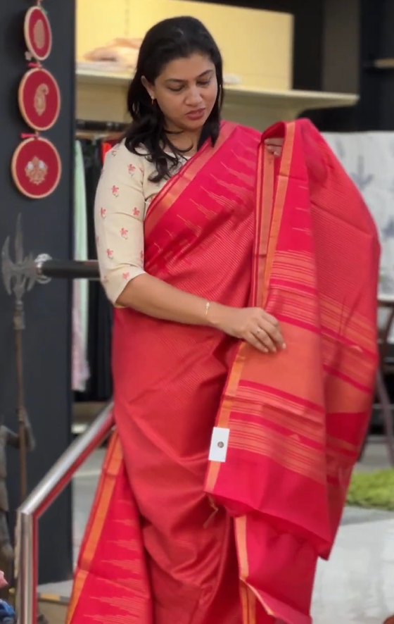 Traditional Temple Border Detailed Handloom Raw Silk Saree | HS1375