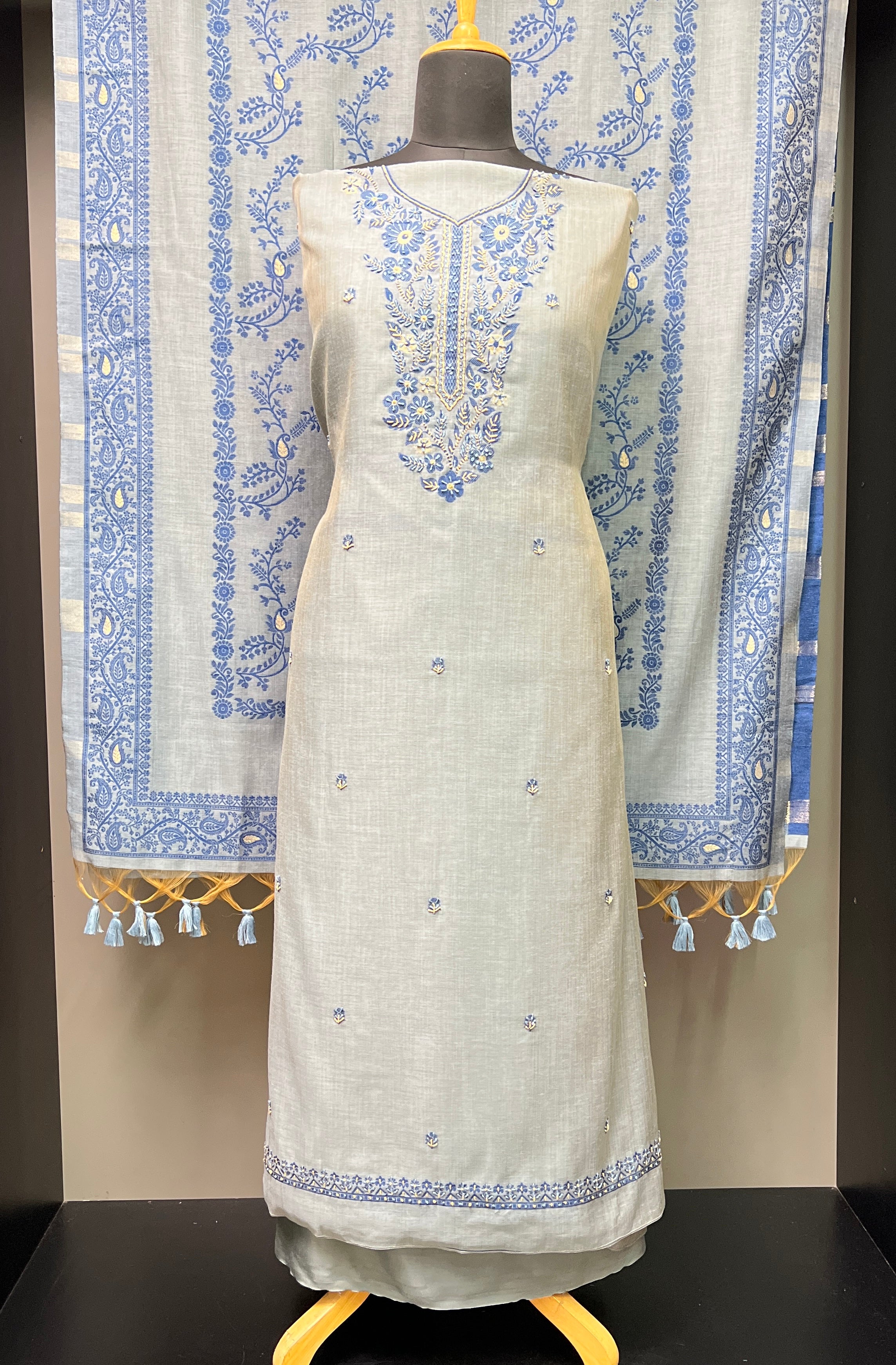 Hand Embroidery Highlighted Traditional Jamdani Salwar Set | VAN182