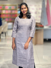 Floral Embroidery Detailed Cotton Kurta | YAS124