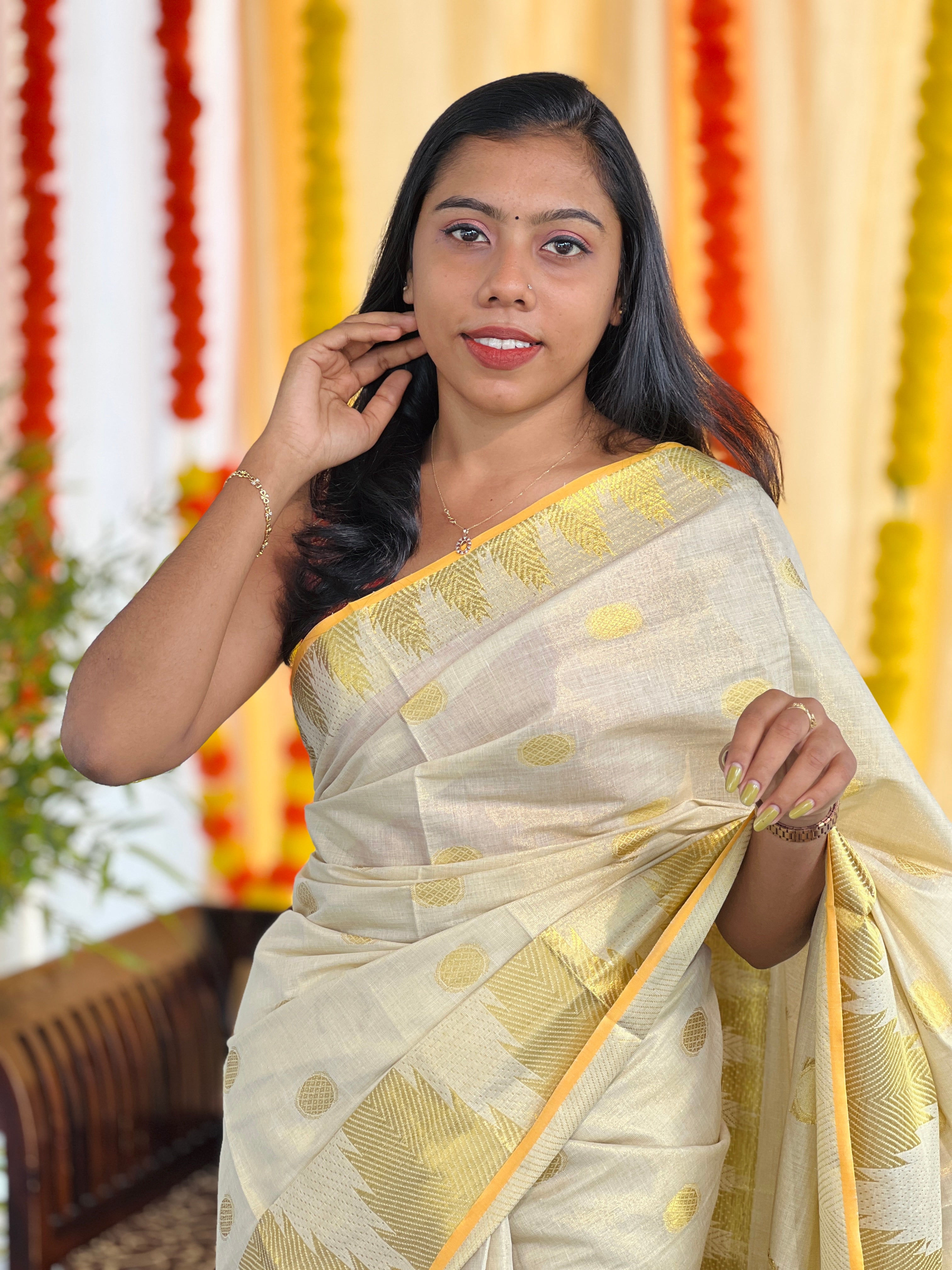 Temple Border Detailed Tissue Saree | KL415