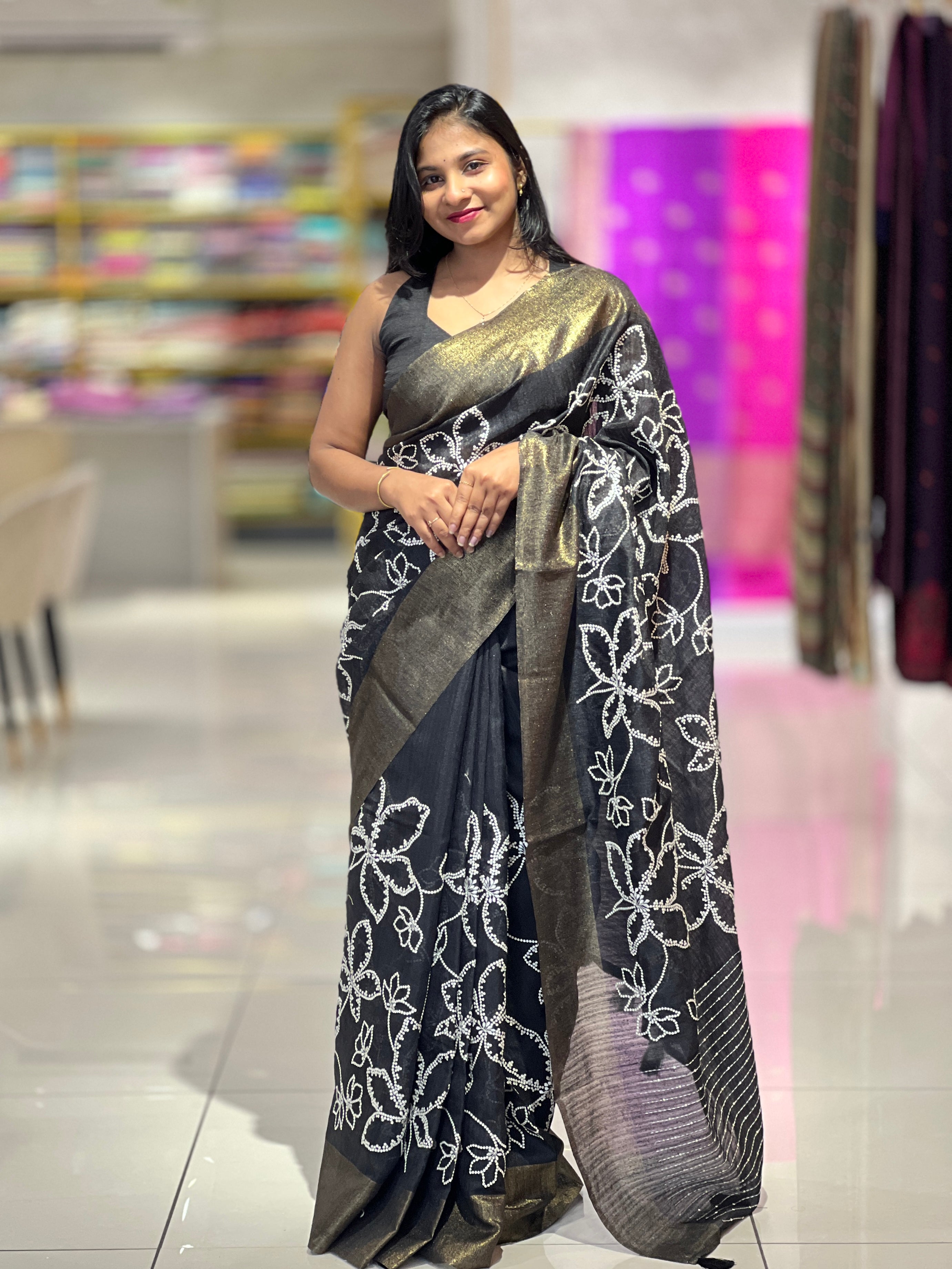 Floral Point Embroidery Detailed Green Silk Saree | BLD1641