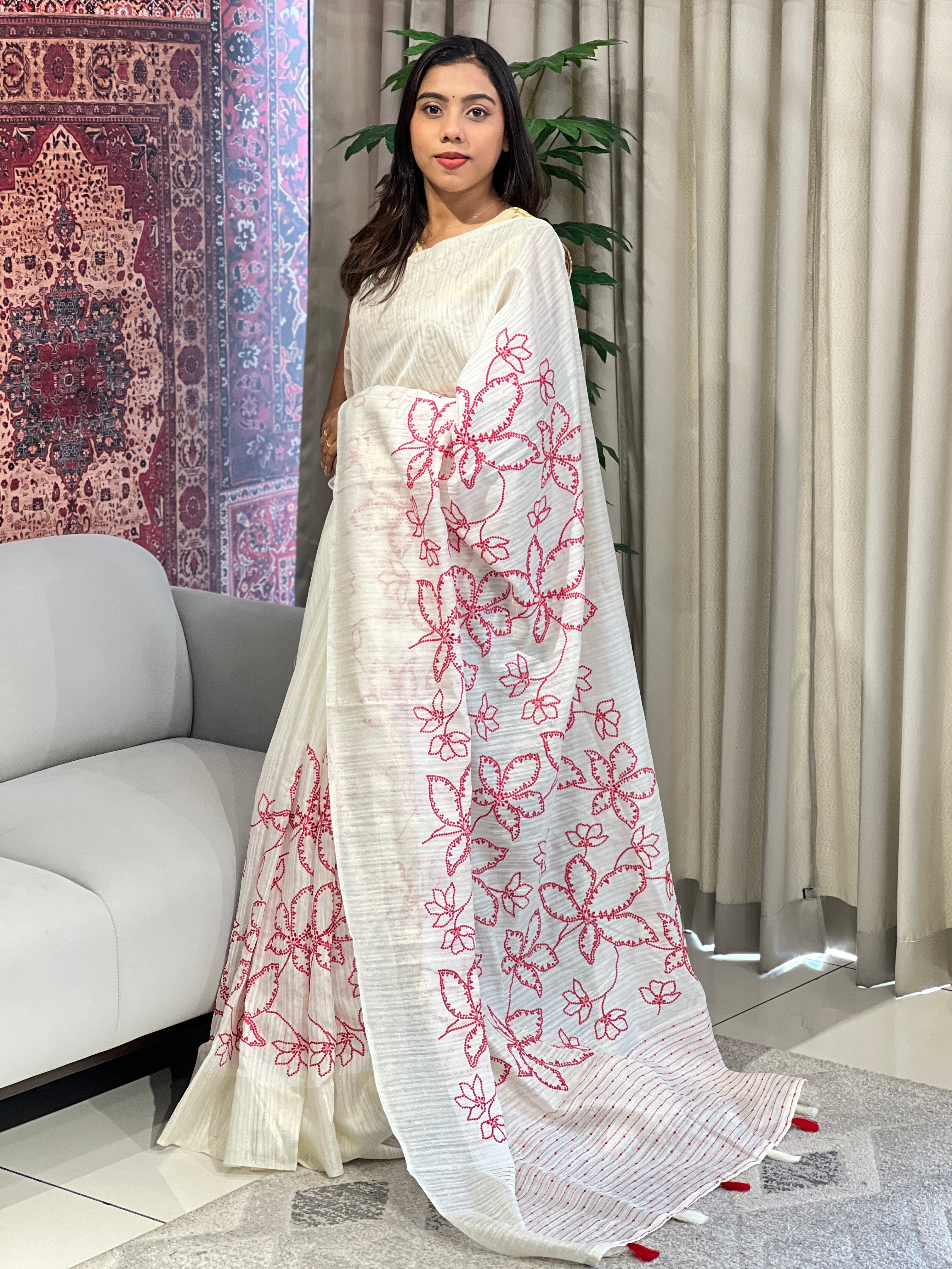 Floral  Point Embroidery Detailed Green Silk Saree | BLD1639